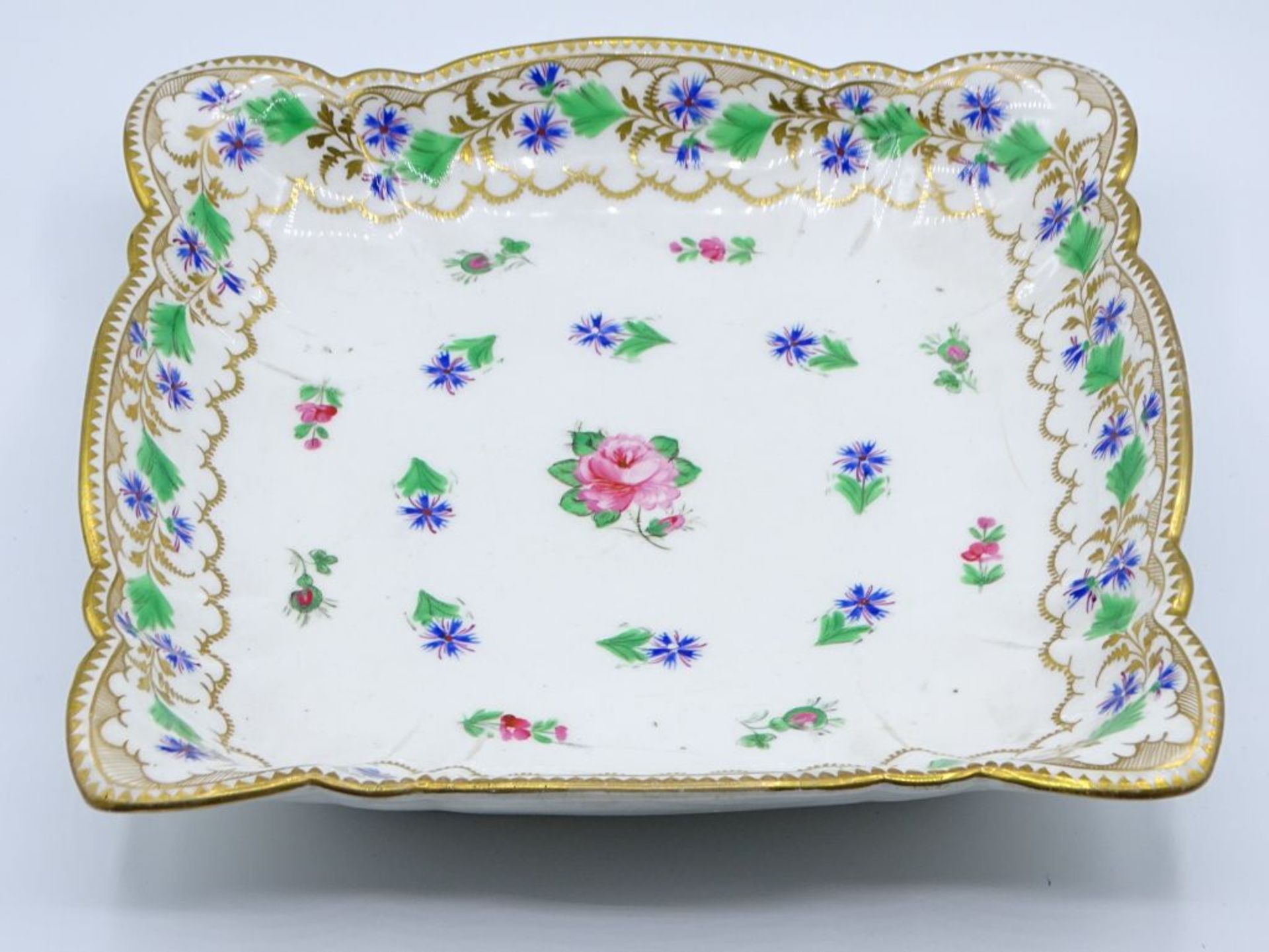 Quadratischer Teller, 19.Jahrhundert, mit Blumen Dekor,Goldrand Bemalung, 21x21cm- - -22.61 %