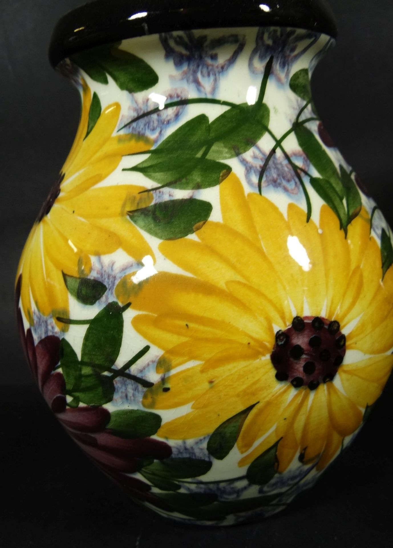 Vase mit floralen Dekor "Elmshorn" Handmalerei, H-17 cm- - -22.61 % buyer's premium on the hammer - Bild 3 aus 5