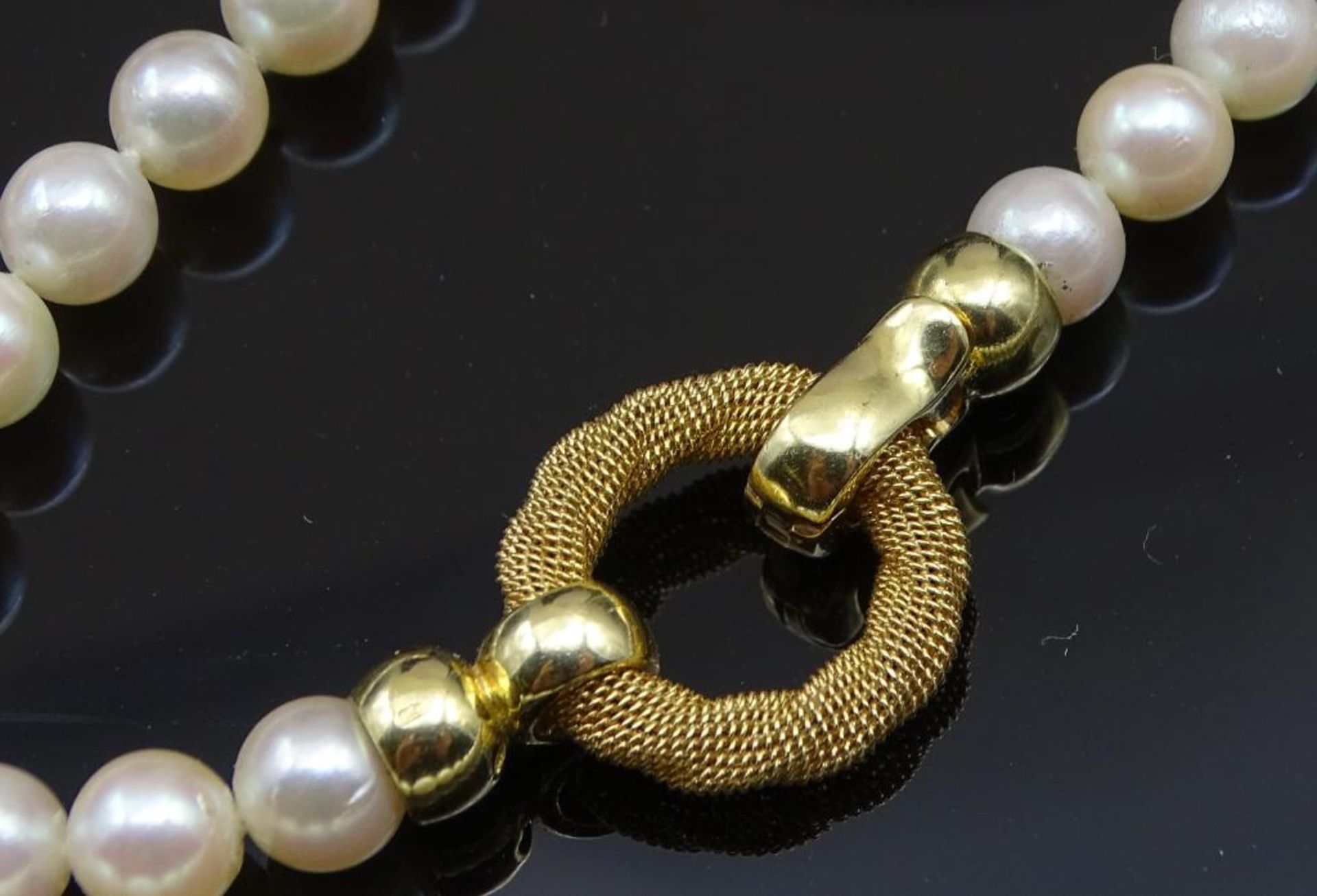 Zuchtperlen Halskette mit 585er GG Schließe,ca.L- 42,5cm, ges.Gew.25,4gr.Perlen d-6,2-6,3m- - -22.61 - Bild 4 aus 4