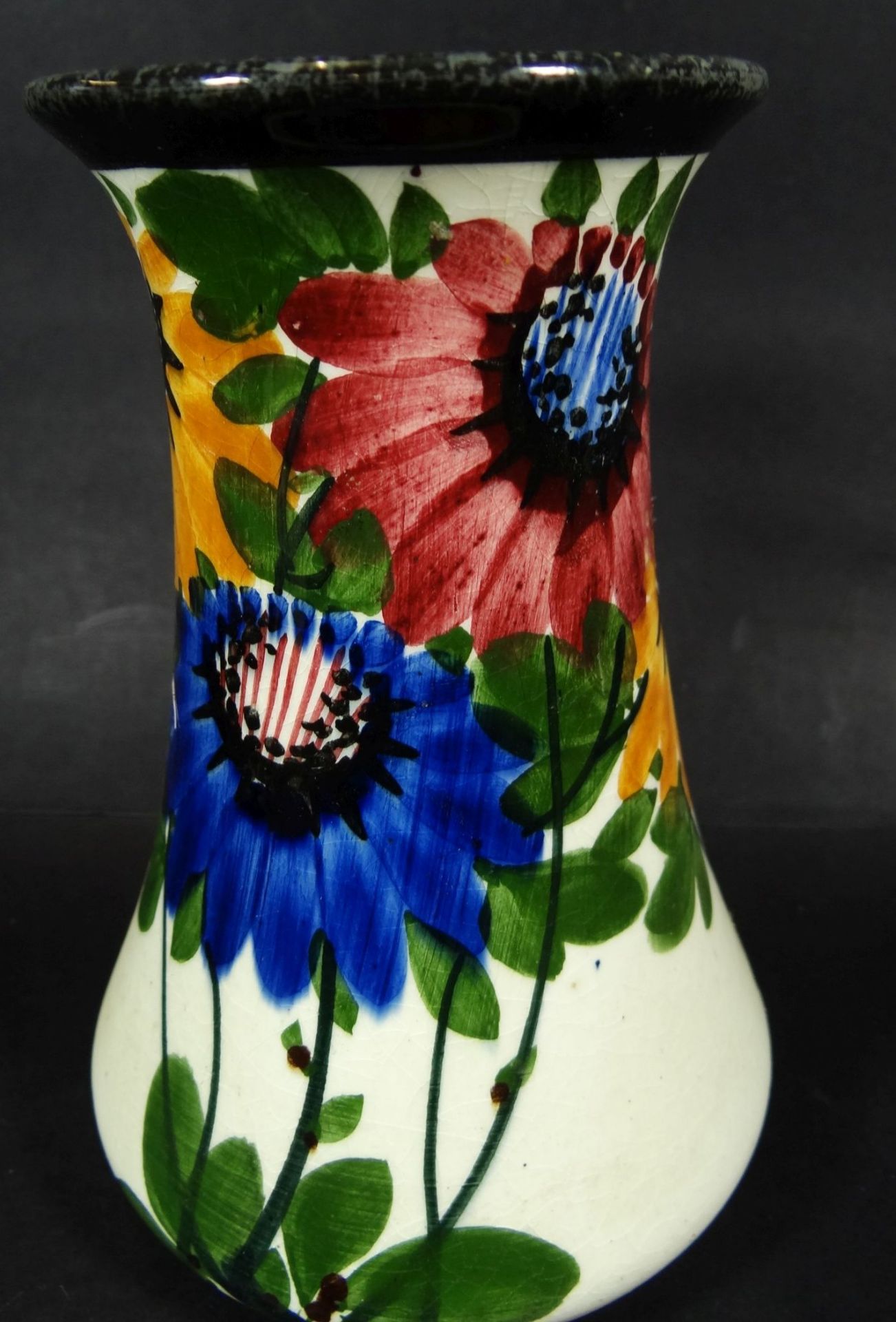 Vase mit Blumenmalerei "Elmshorn" Handmalerei, H-16 cm- - -22.61 % buyer's premium on the hammer - Bild 2 aus 4