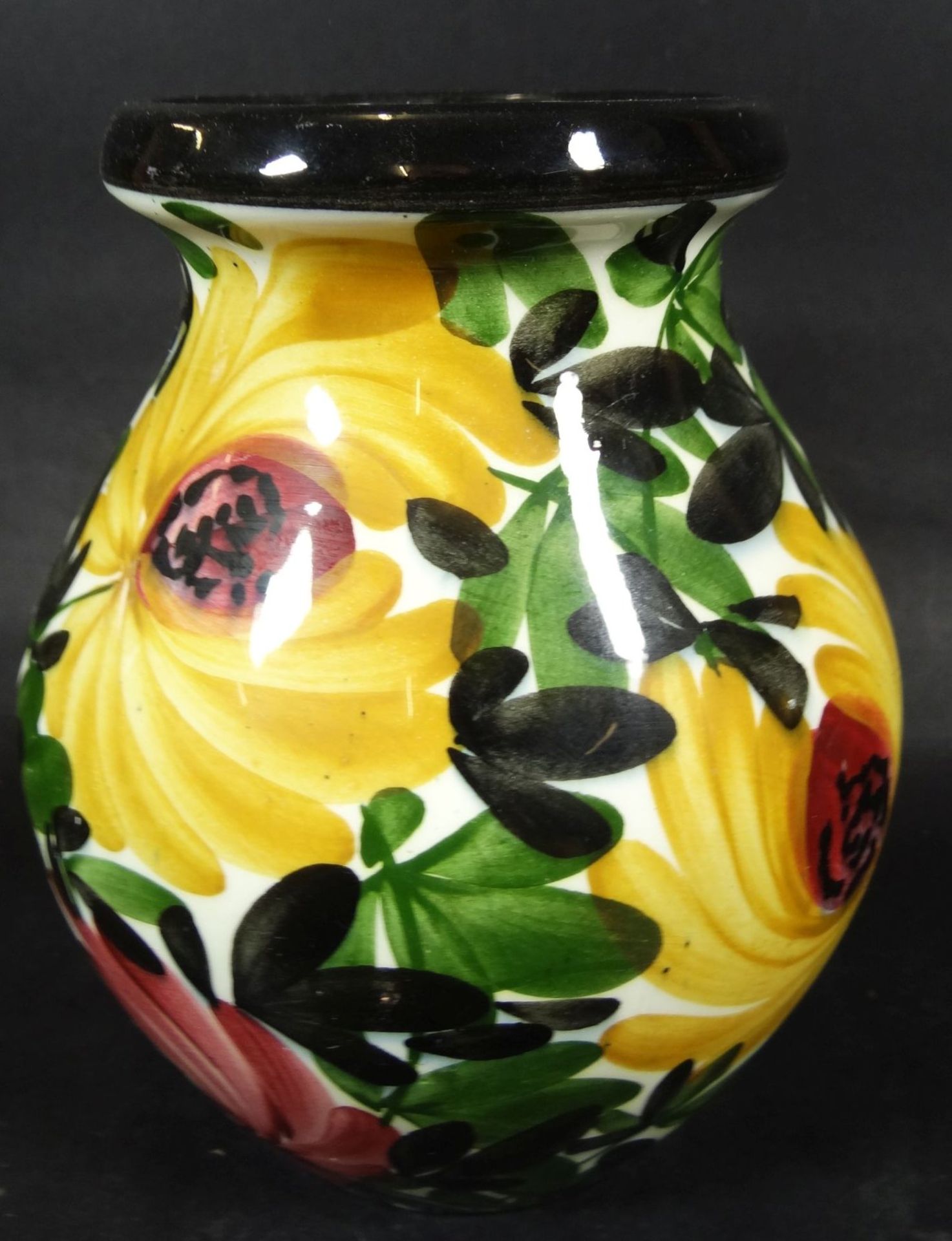 Vase mit Blumenmalerei "Elmshorn" Handmalerei, H-17 cm- - -22.61 % buyer's premium on the hammer - Bild 2 aus 4