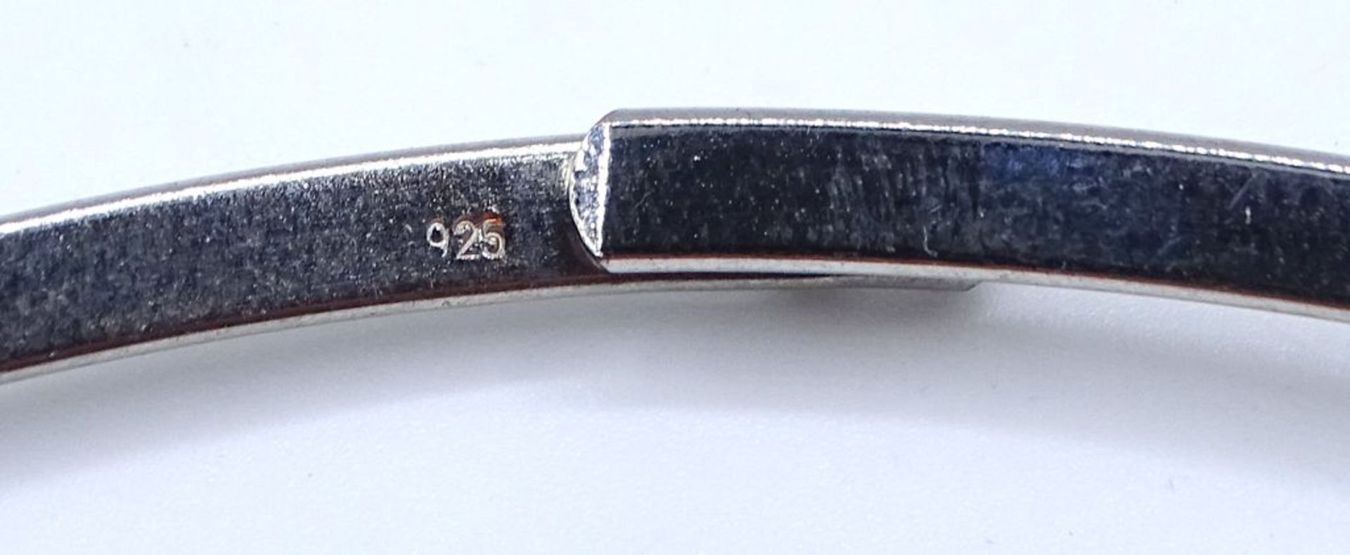 schlichter 925er Halsreif, 13,1gr., ca. D-13,5cm.- - -22.61 % buyer's premium on the hammer priceVAT - Bild 4 aus 4