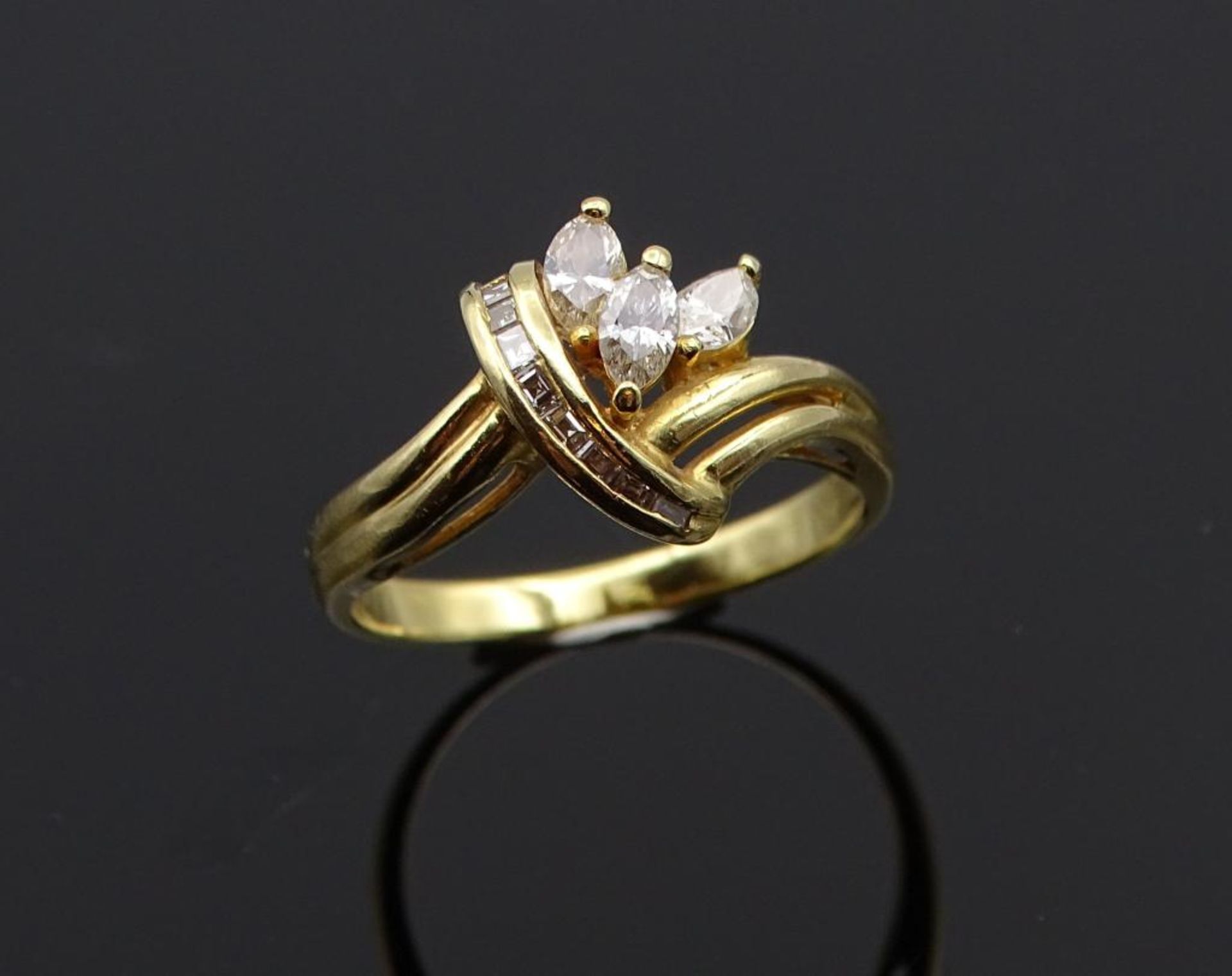 Diamant-Goldring in 750er Gelbgold, 3 Navette Diamanten W/si 1 zus. 0,39ct., + 8 Rohdiamanten W/si 1 - Bild 3 aus 7