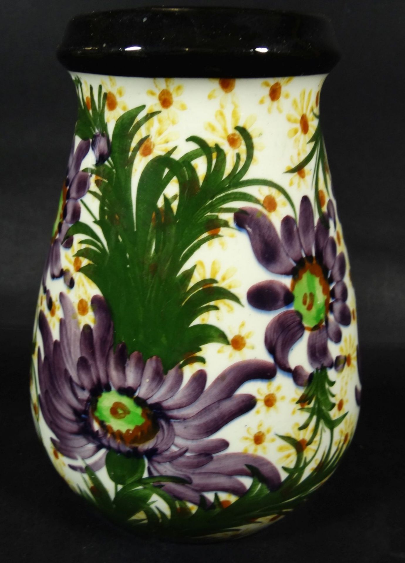 gr. Vase mit Blumenmalerei "Elmshorn" Handmalerei, H-18 cm- - -22.61 % buyer's premium on the hammer