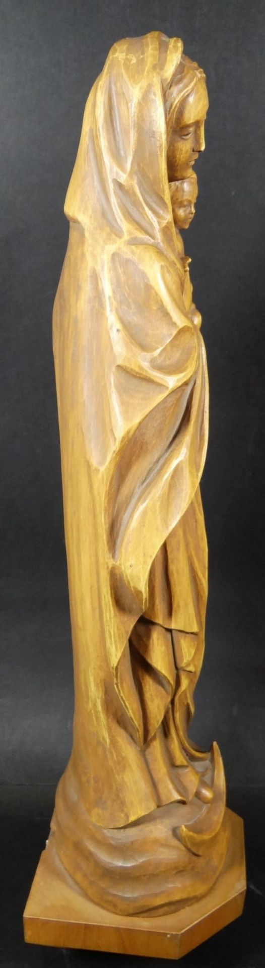 Holzskulptur, Mondsichelmadonna mit Kind auf Konsole, H-52 cm- - -22.61 % buyer's premium on the - Bild 6 aus 8
