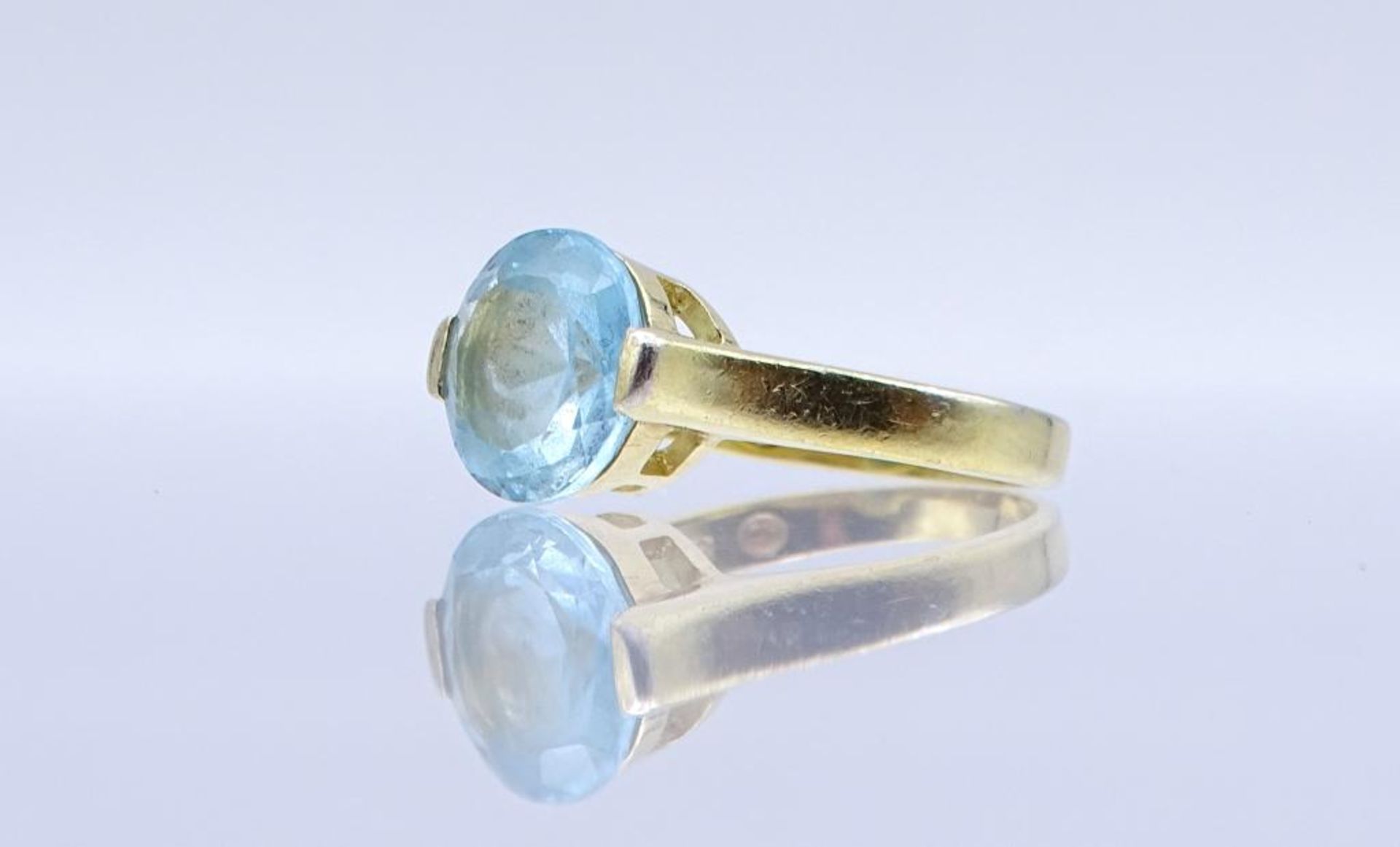 Sterling Silber Ring 925/000 mit einen runden facettierten hellblauen Stein, vergoldet, 3,4gr., RG - Bild 3 aus 3