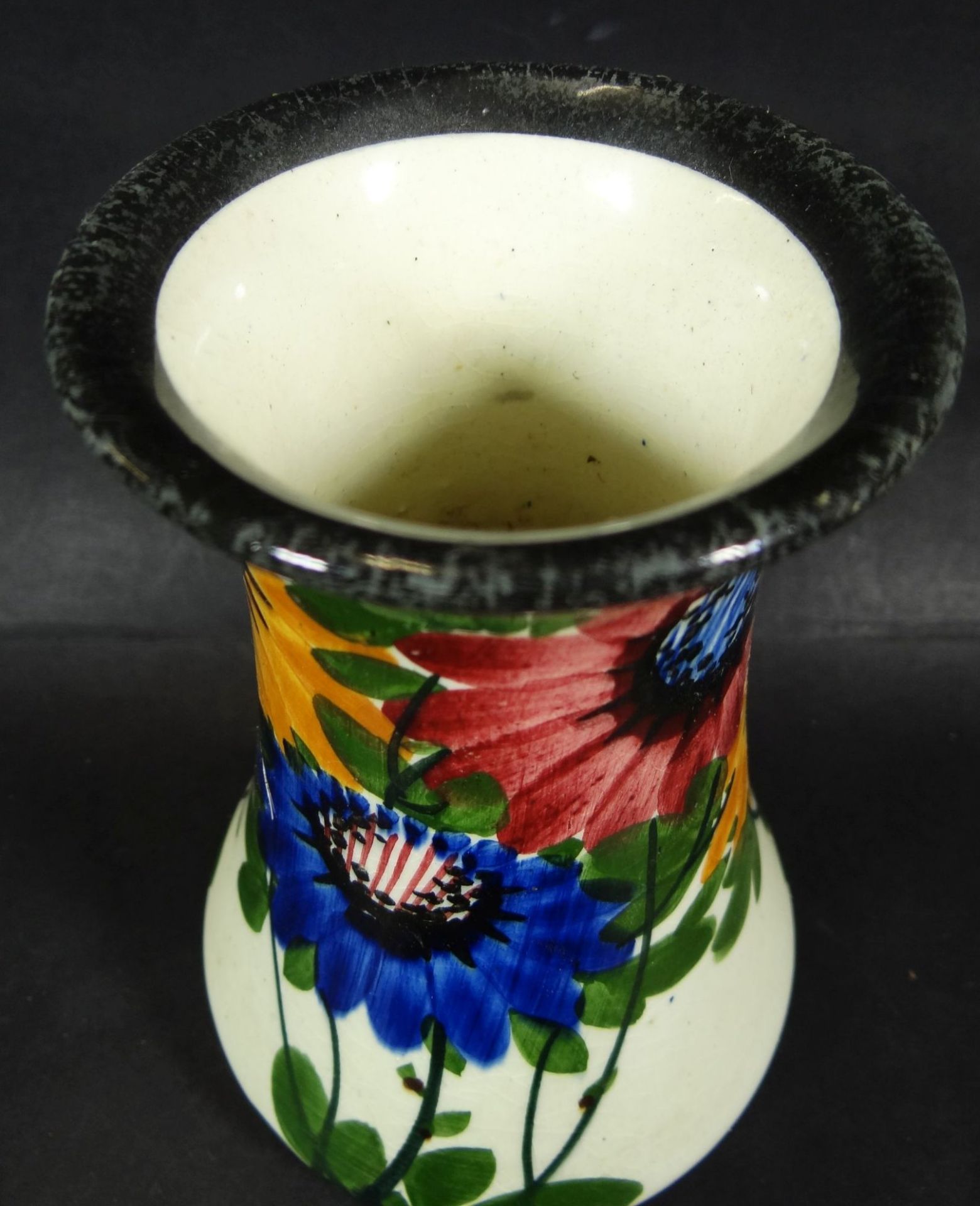 Vase mit Blumenmalerei "Elmshorn" Handmalerei, H-16 cm- - -22.61 % buyer's premium on the hammer - Bild 3 aus 4