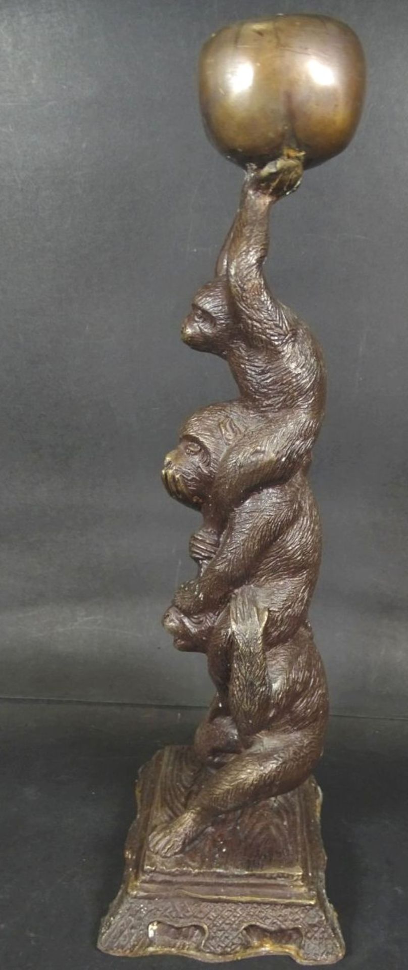 Bronze "Drei Affen mit Ball", H-33 cm, 10x10 cm- - -22.61 % buyer's premium on the hammer priceVAT - Bild 4 aus 9