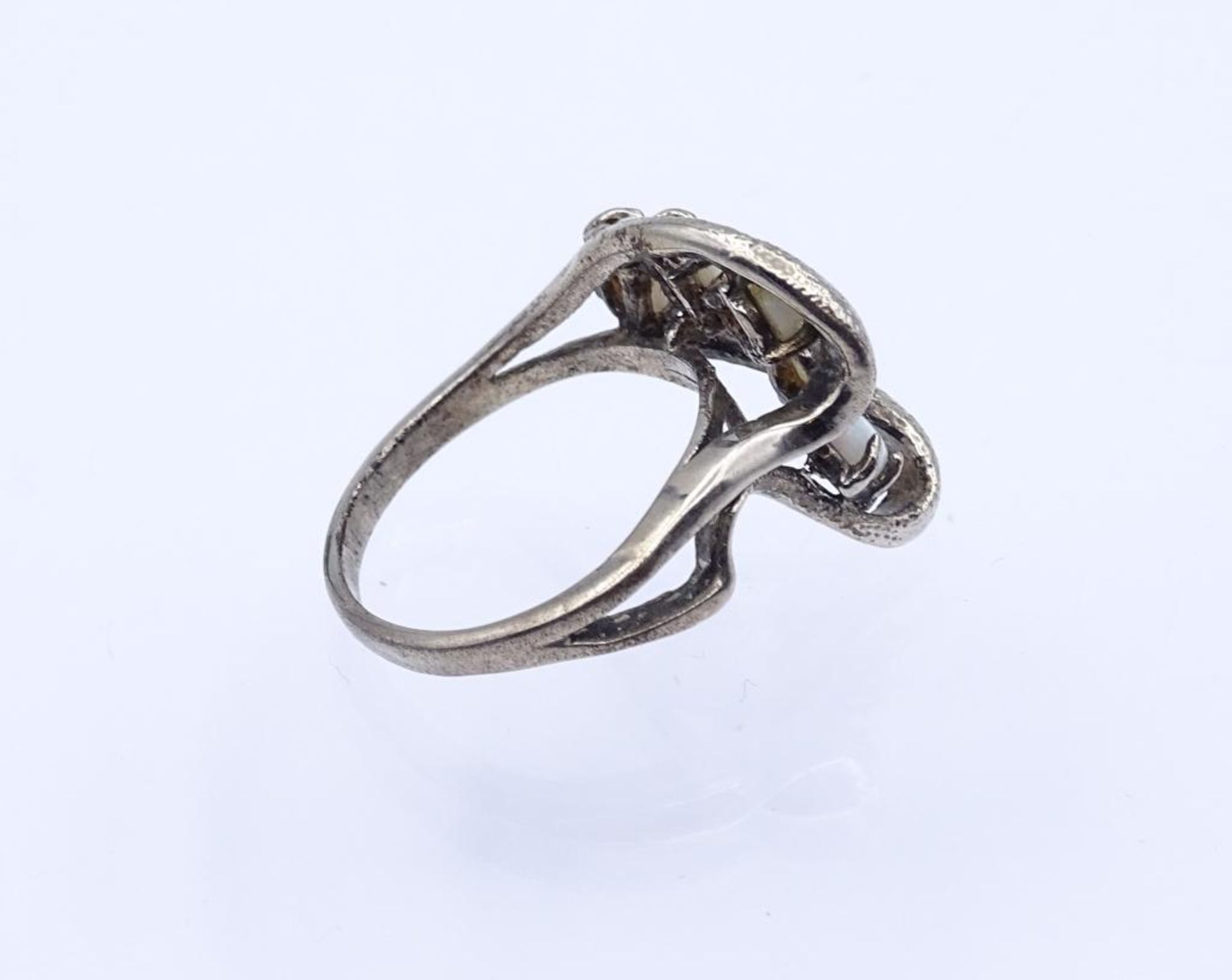 Milchopal-Ring mit 5 ovalen Milchopal-Cabochons 5 x 3 mm, RG 52, 3,7 g- - -22.61 % buyer's premium - Bild 3 aus 4
