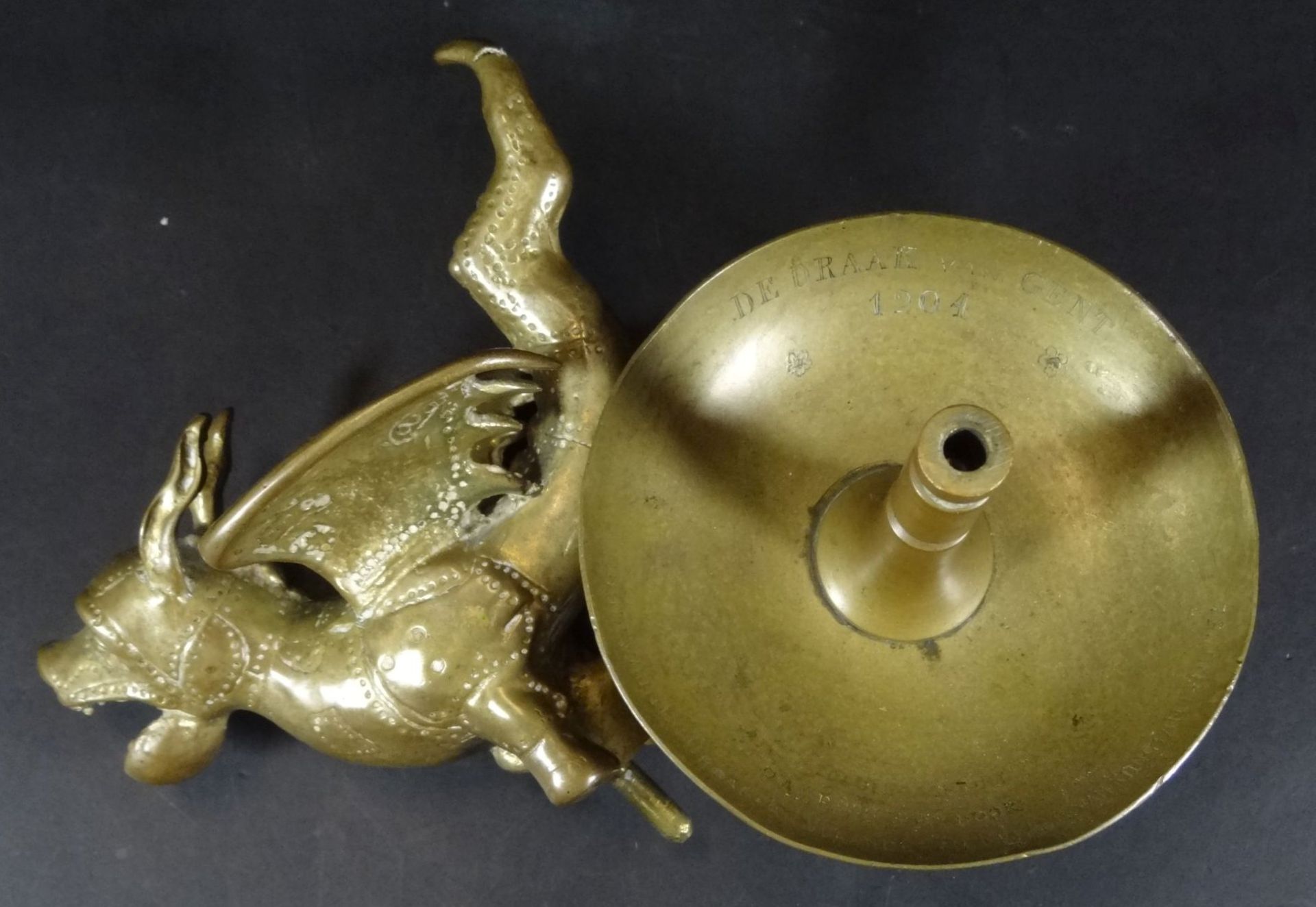 Bronze, Der Drachen von Gent, Schale mit Gravuren, H-22 cm, L-14 cm, wohl ehemals Öllampe, Mundstück - Bild 4 aus 7
