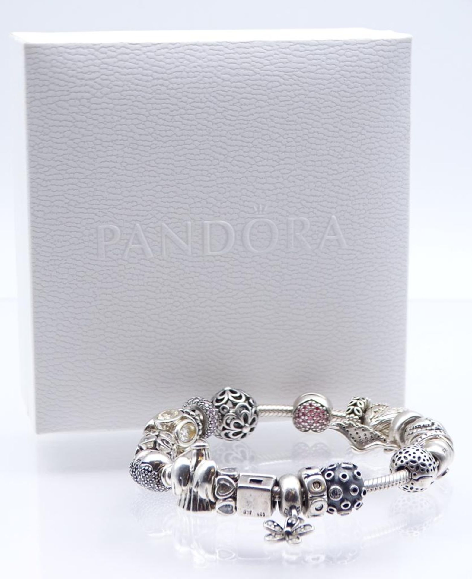 Schönes Pandora Armband mit 19 Charms,Sterling Silber 925/000, 66gr.in Schachte- - -22.61 % buyer'
