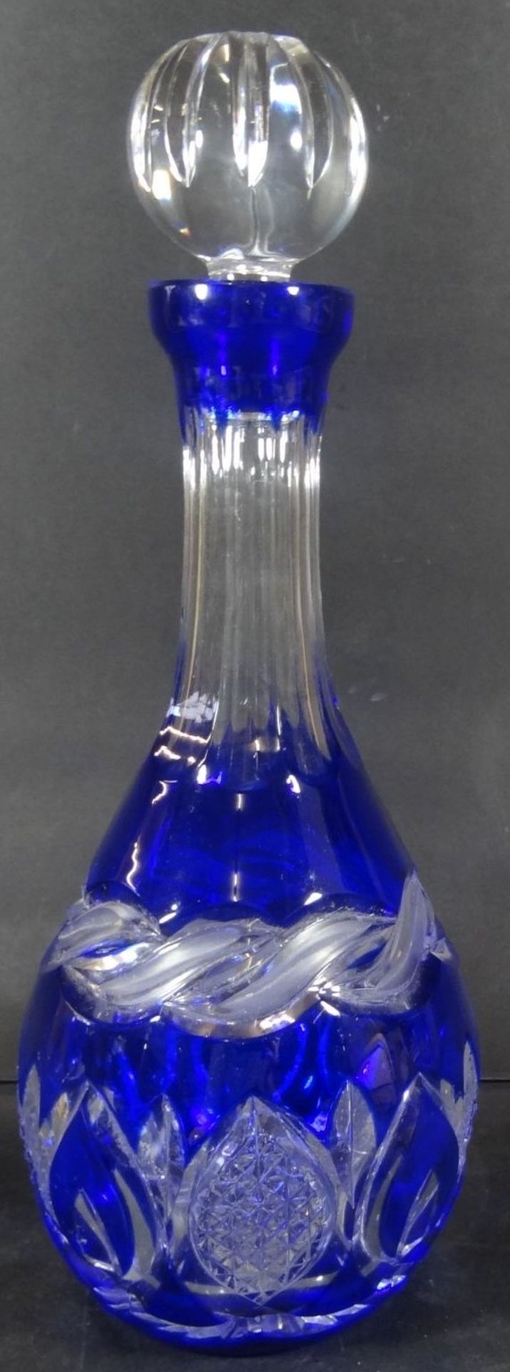 Kristall-Karaffe, blau überfangen und mit Schliff, wohl Nachtmann, H-32 c- - -22.61 % buyer's