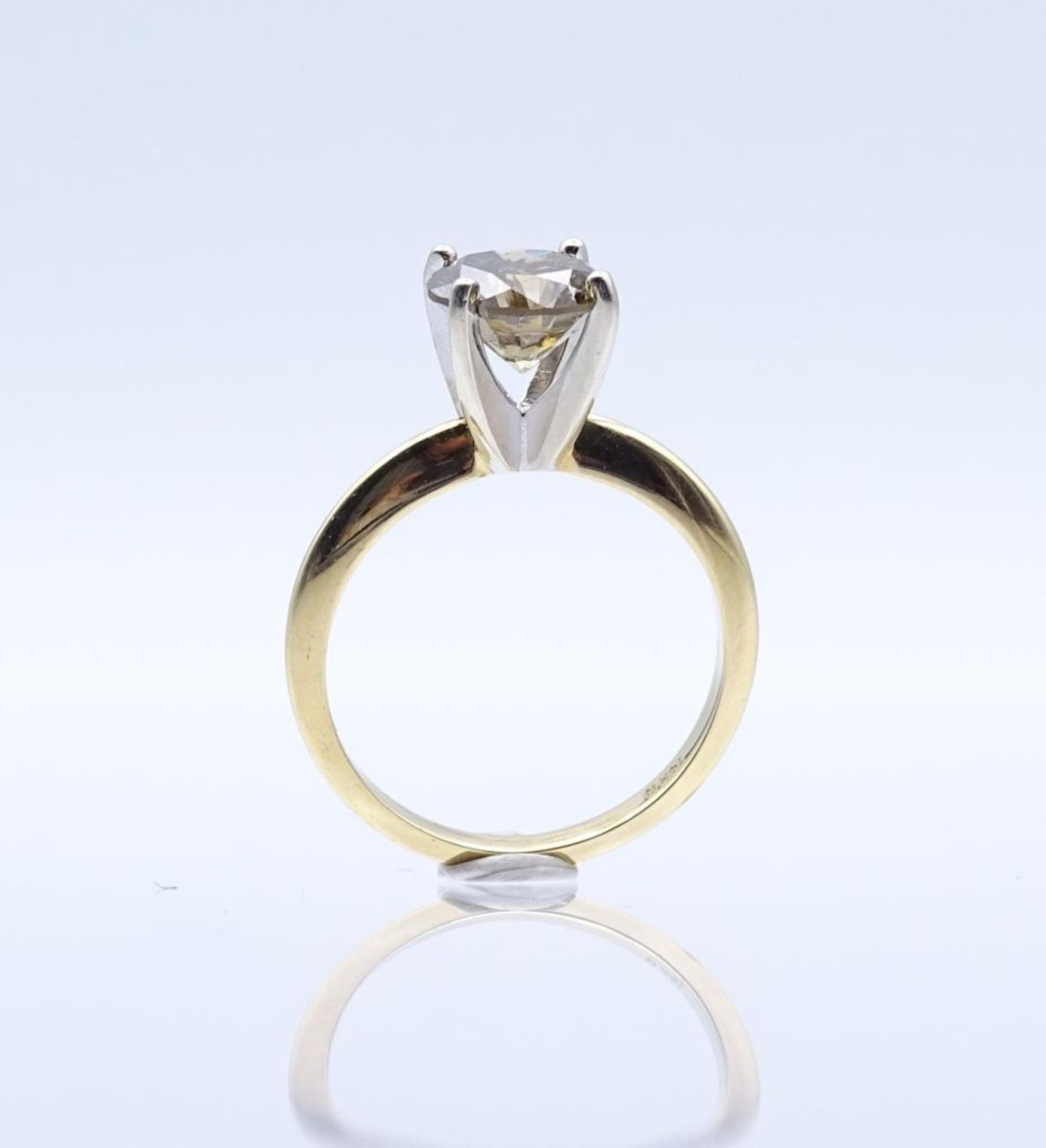 Brillant-Solitär-Ring, 585er GG ,Champagnerfarbiger Brillant ca. 1,5ct., seitl.ein Abplatzer,sowie - Bild 6 aus 9