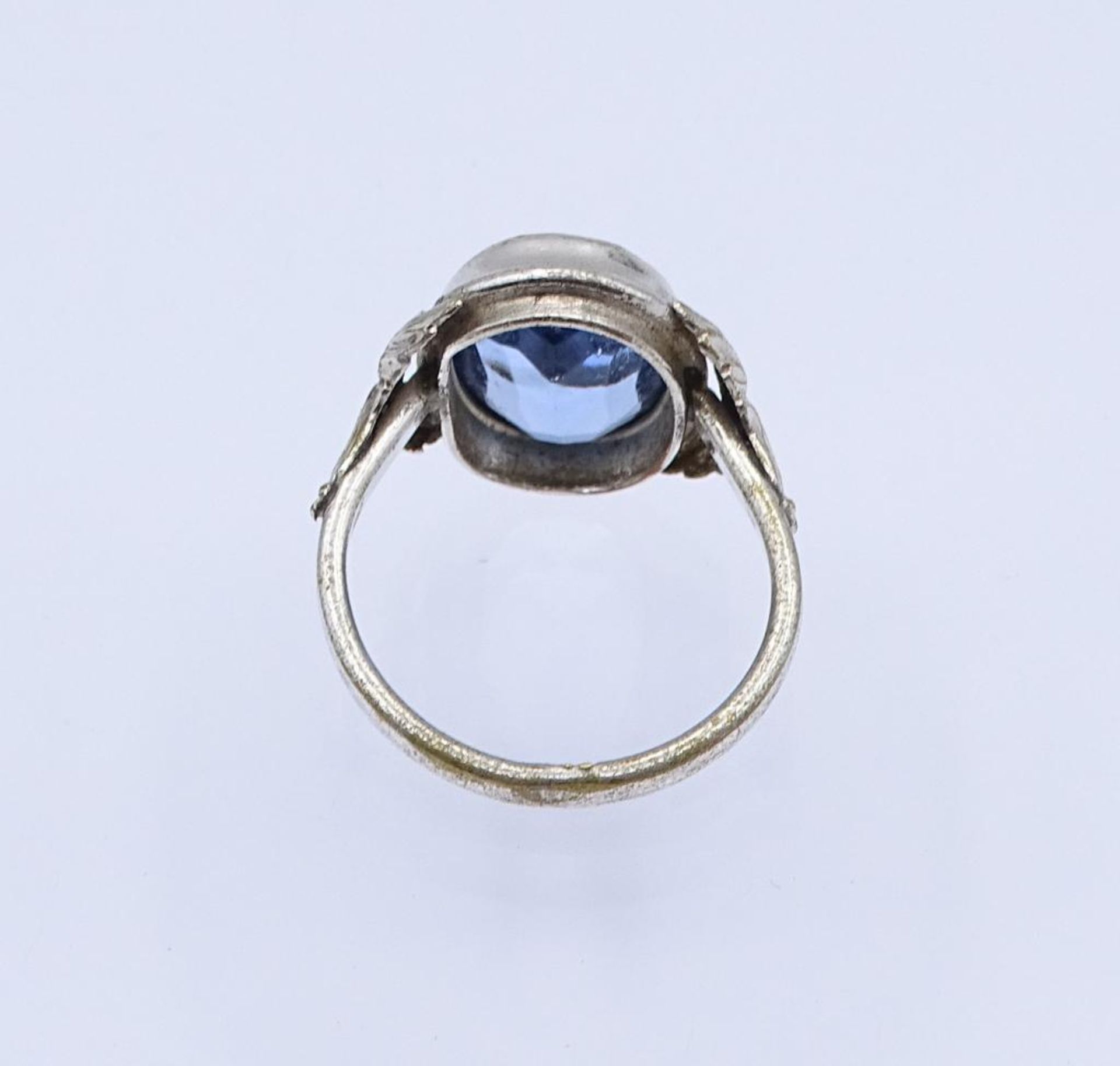 830er Silber Ring mit einen hellblauen facettierten Stein, 3,2gr., RG 53- - -22.61 % buyer's premium - Bild 3 aus 3