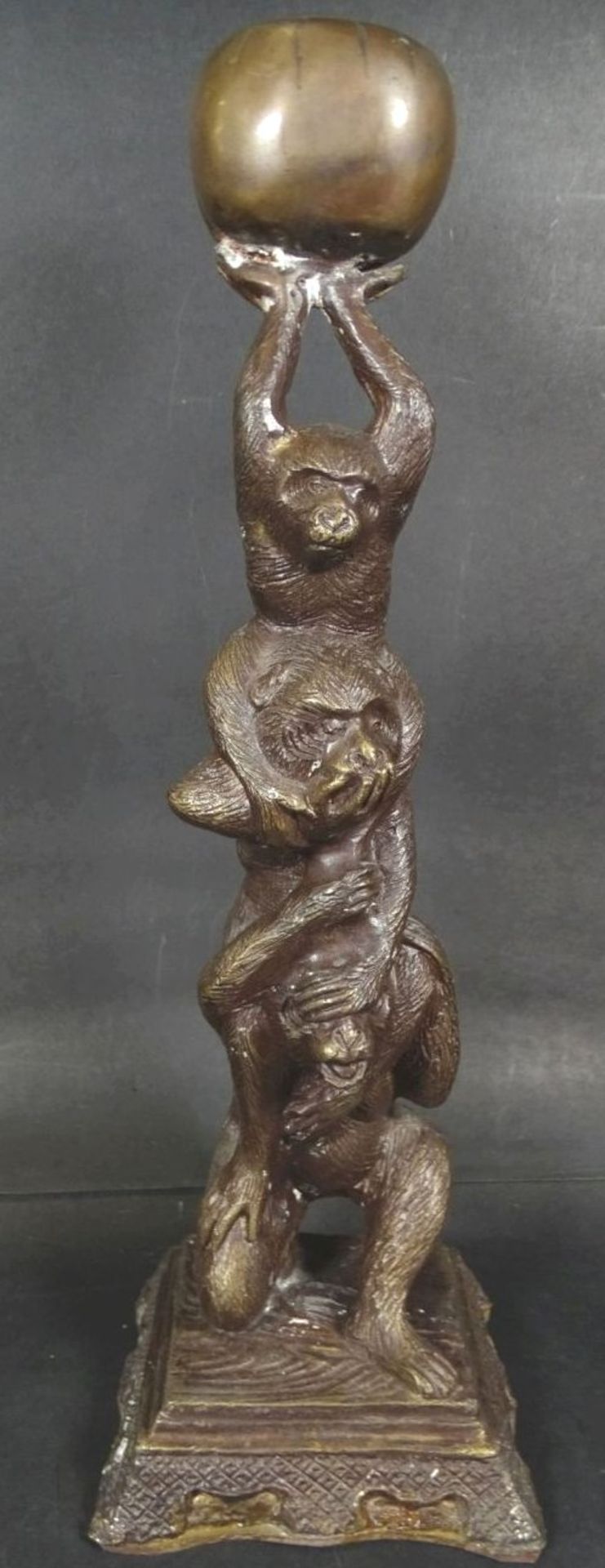 Bronze "Drei Affen mit Ball", H-33 cm, 10x10 cm- - -22.61 % buyer's premium on the hammer priceVAT