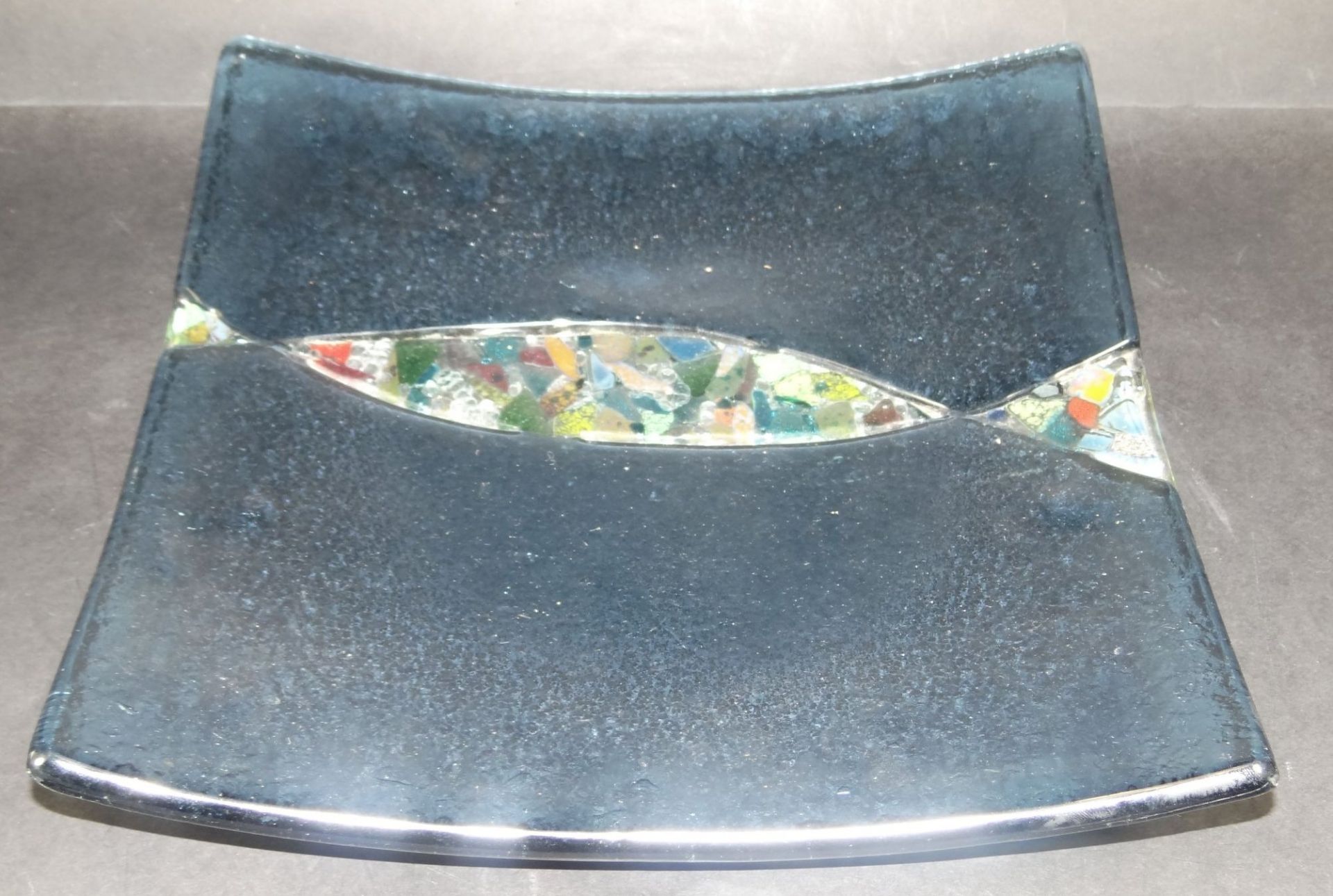 moderne geschwungene Glasschale, mittig bunt, 27x27 cm, H-5 cm- - -22.61 % buyer's premium on the - Bild 2 aus 4