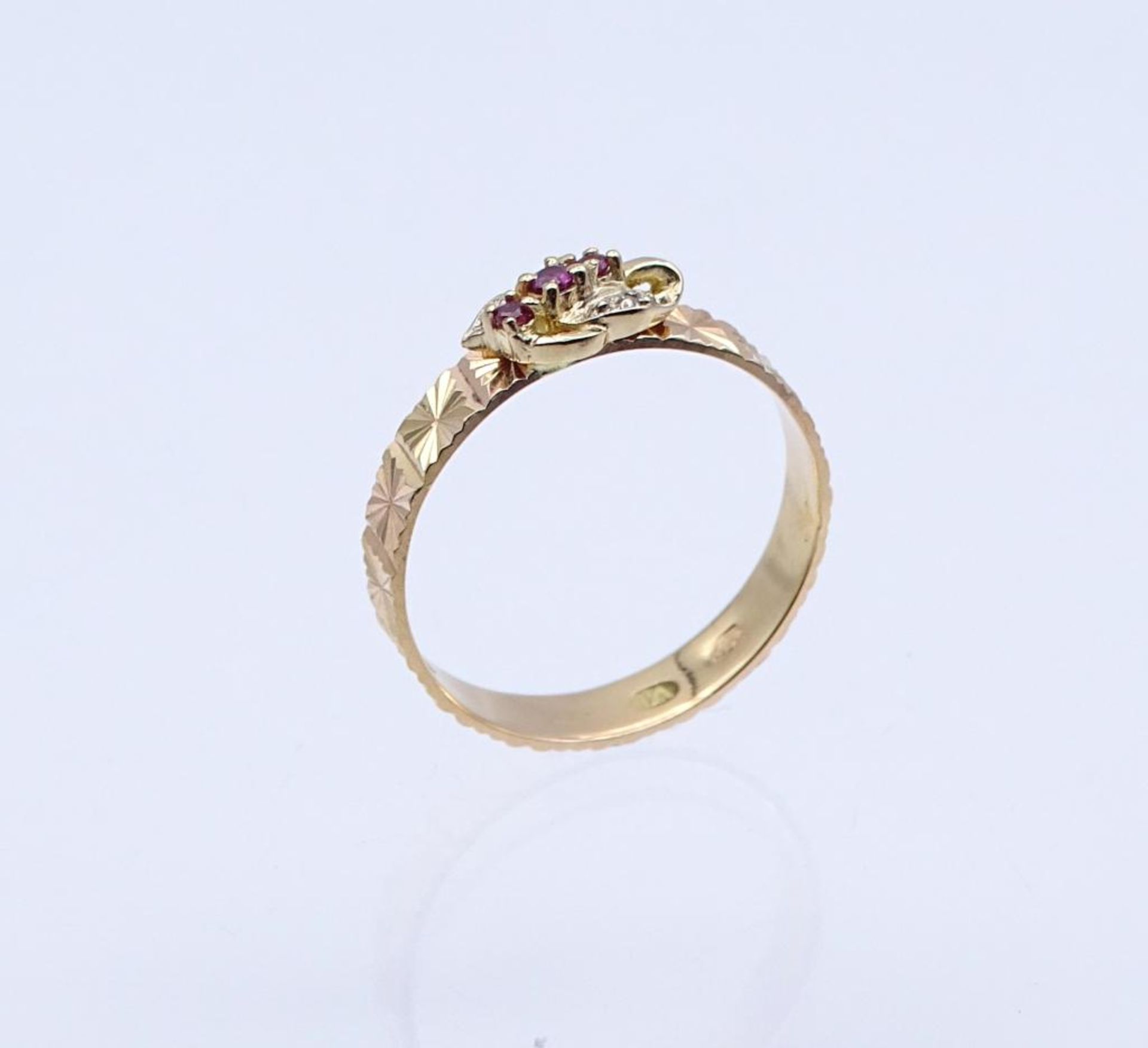 916er Rotgold Ring mit drei Rubine und ein Diamantsplitter,arabisch gestempelt, 3,2gr., RG 63- - - - Bild 3 aus 7