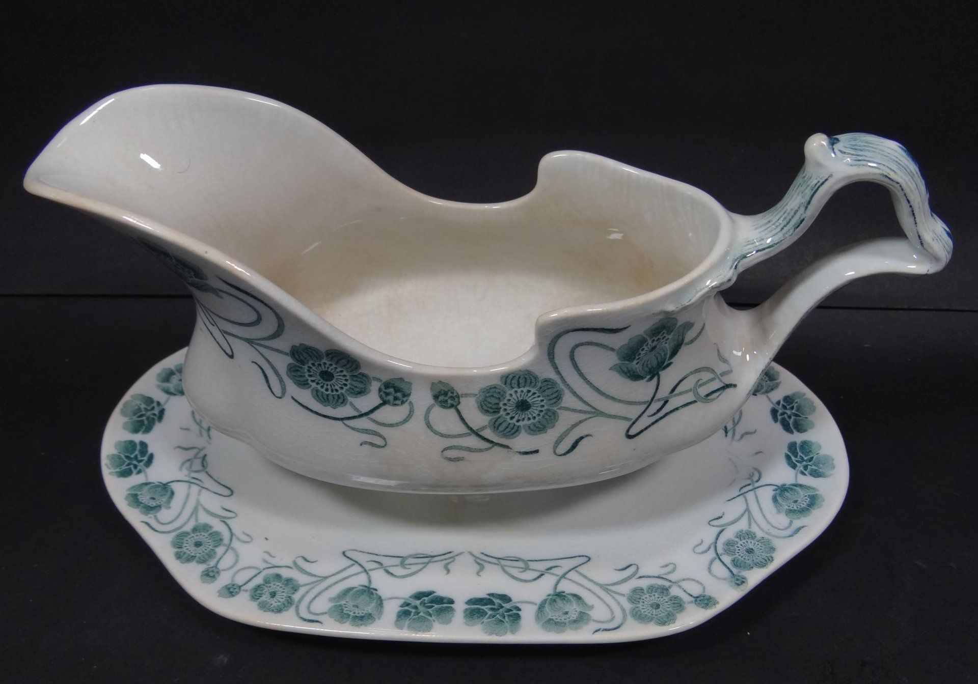 Sauciere um 1880 "Villeroy&Boch" Mettlach, Dekor Emma, Glasurflecken, H-12 cm, L-22 cm- - -22.61 % - Bild 3 aus 5