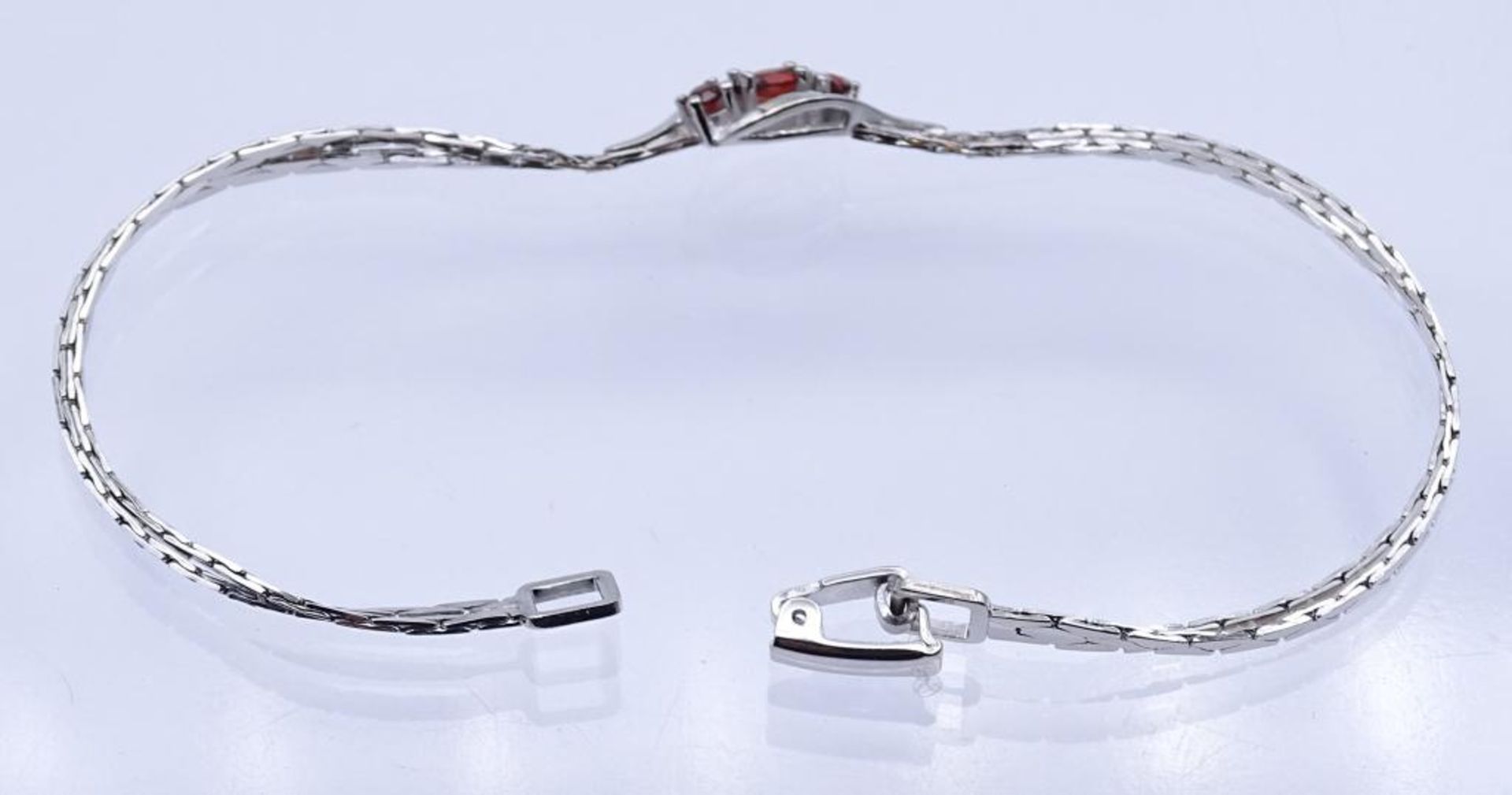 Armband mit Granat Besatz,Silber 925/000,Sterling Silber,L- 19cm, 4,2gr.- - -22.61 % buyer's premium - Bild 4 aus 4