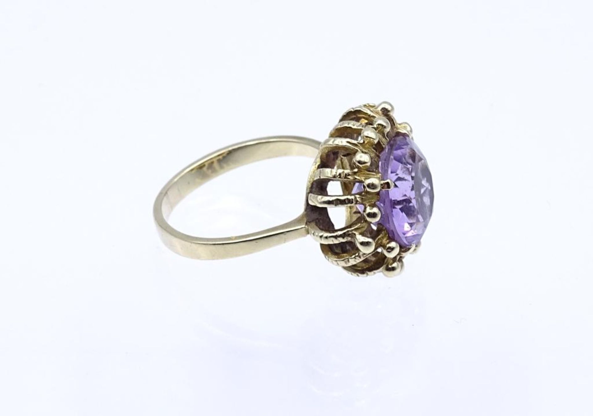 333er GG Ring mit einen rund facettierten Amethyst, 5,5gr., RG 57- - -22.61 % buyer's premium on the - Bild 3 aus 5