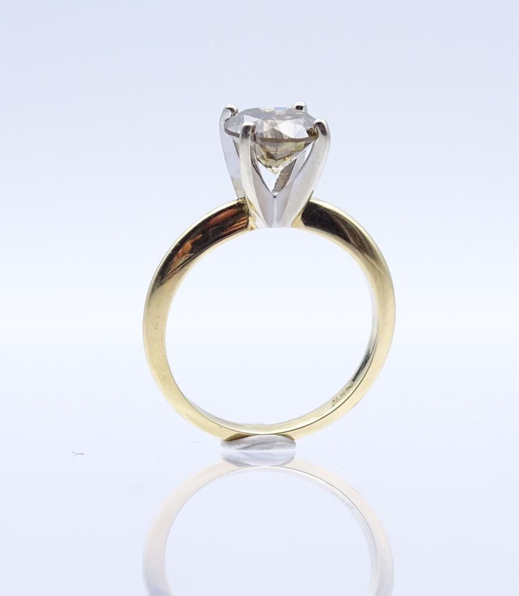 Brillant-Solitär-Ring, 585er GG ,Champagnerfarbiger Brillant ca. 1,5ct., seitl.ein Abplatzer,sowie - Bild 4 aus 9