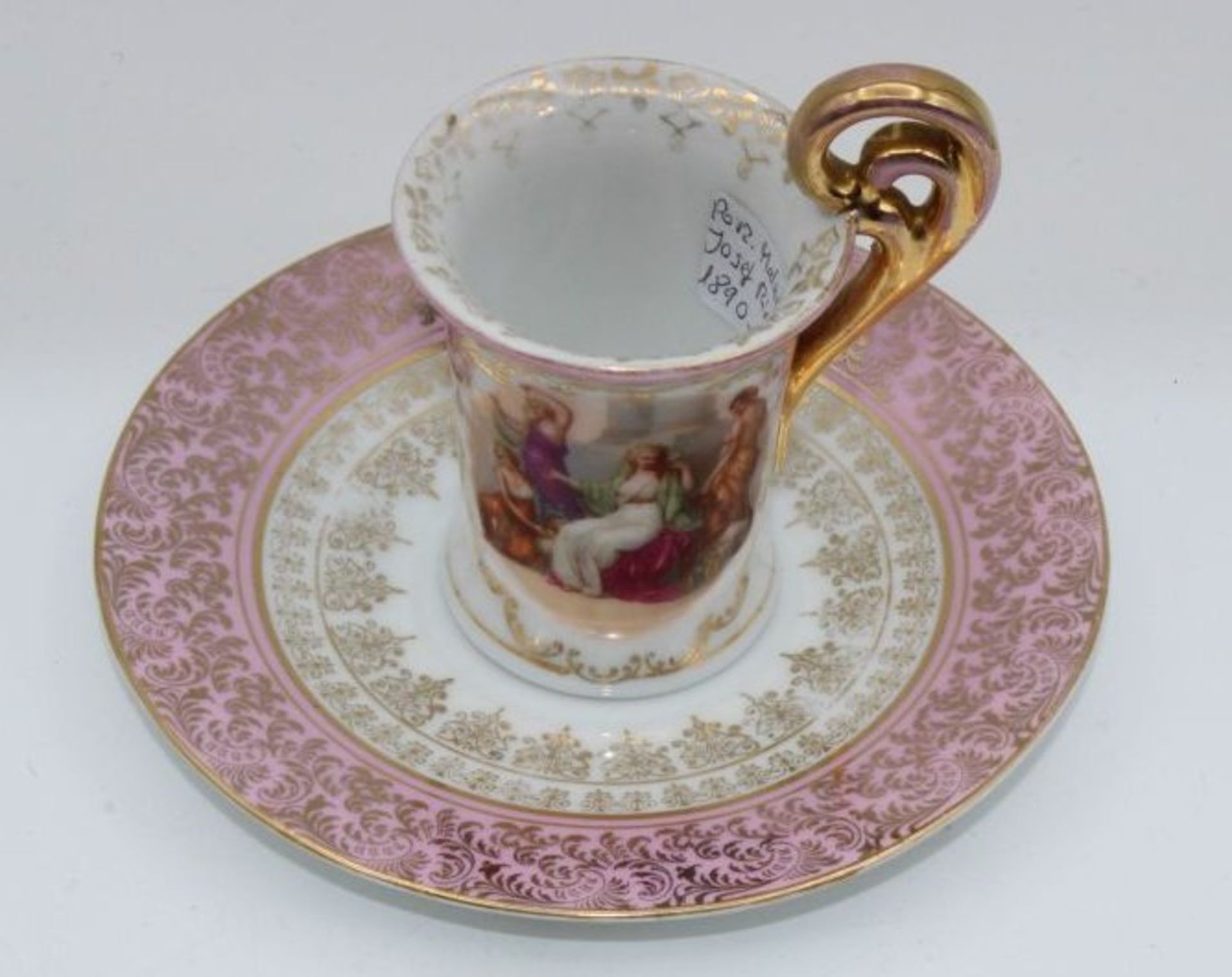 Mokkatasse mit U.T., antikisierende Szene, wohl Porzellanmaler Josef Riedl, um 1900, Tasse H-8cm.- - - Bild 2 aus 4