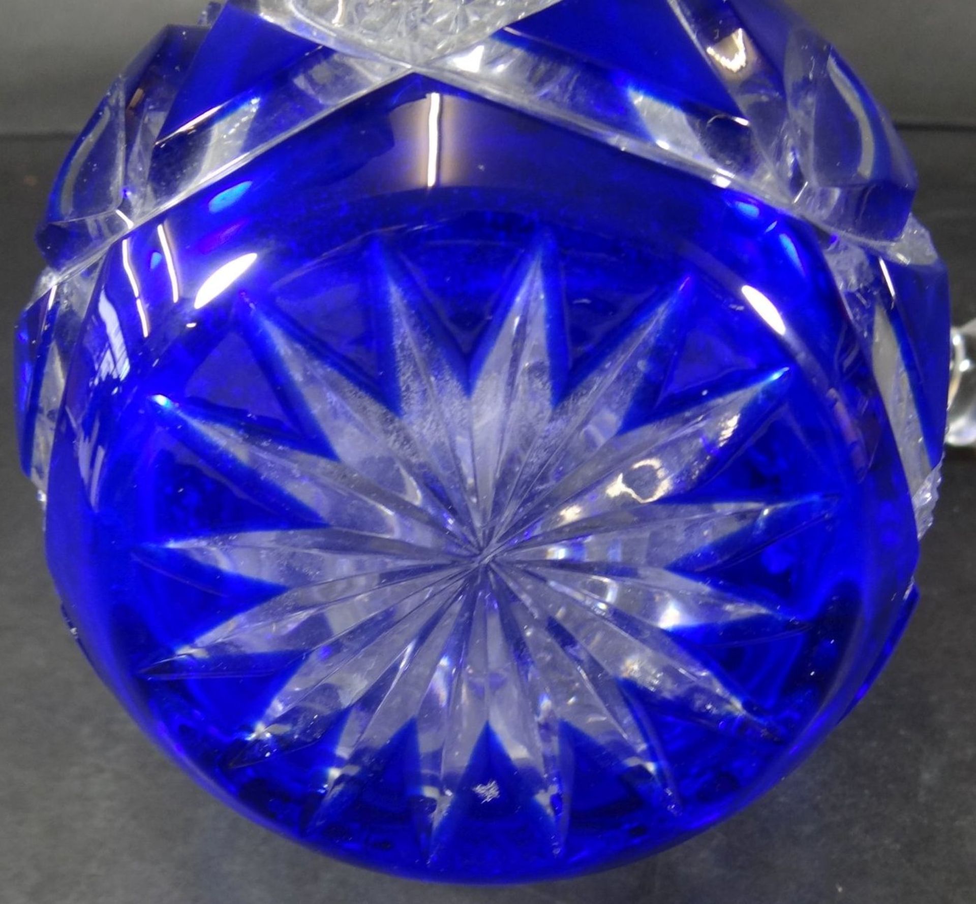 Kristall-Karaffe, blau überfangen und mit Schliff, wohl Nachtmann, H-32 c- - -22.61 % buyer's - Bild 5 aus 5