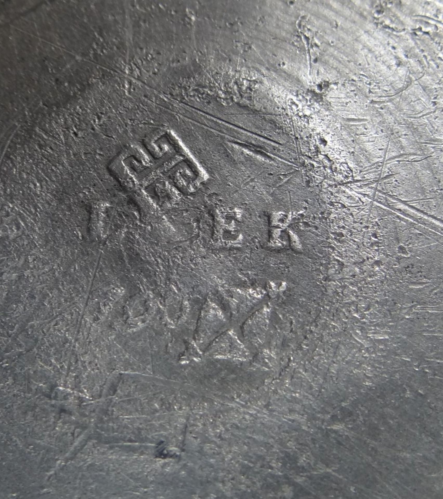 grosse tiefe Zinnschale,, Name und dat. 1829, Stadtmarke Schlüssel, D-39,5 cm, H-6 c- - -22.61 % - Bild 5 aus 5