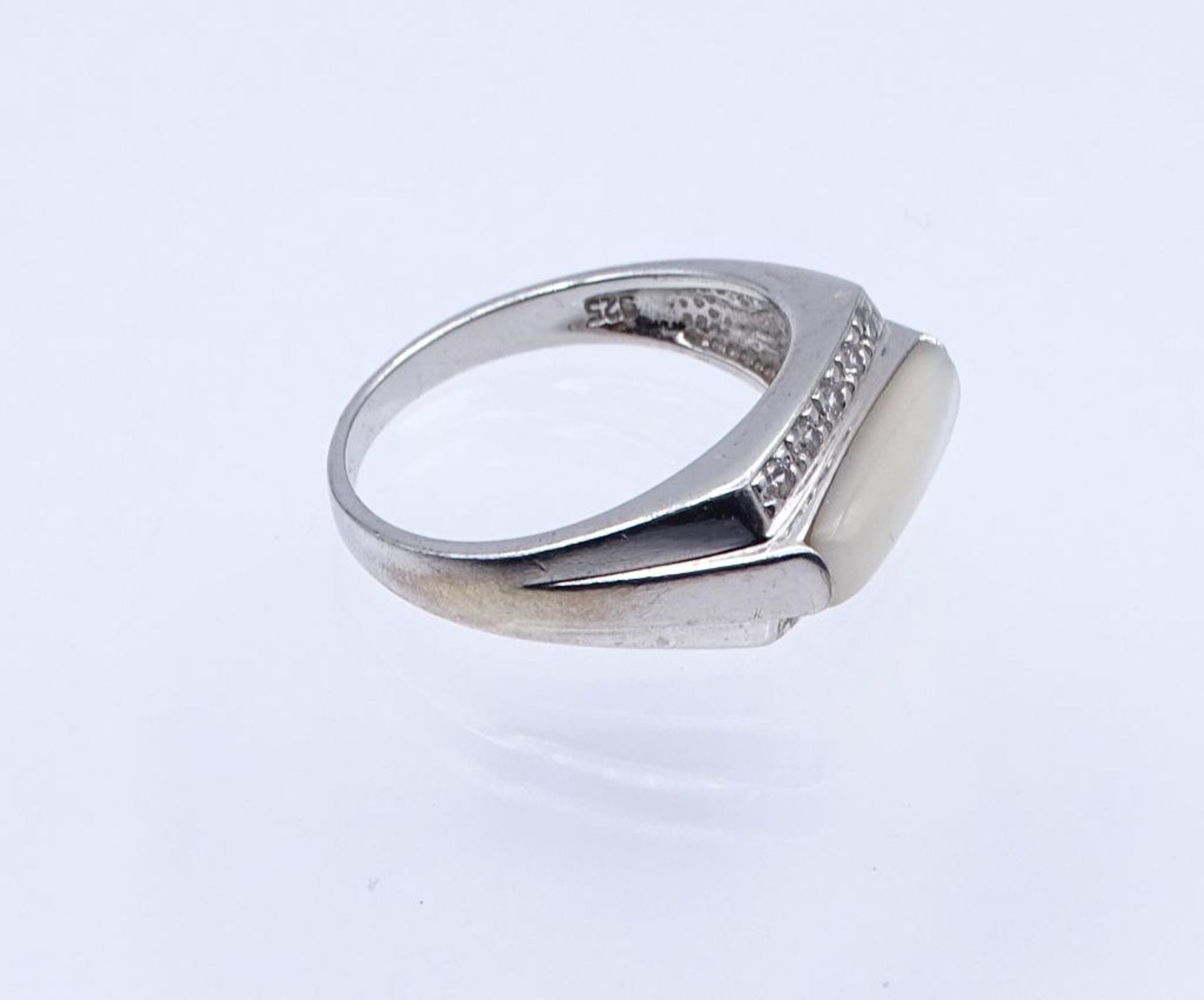 Silber Ring mit Perlmutt und klaren Steinen, Silber 925/000, 5,88gr., RG 63- - -22.61 % buyer's - Bild 2 aus 3
