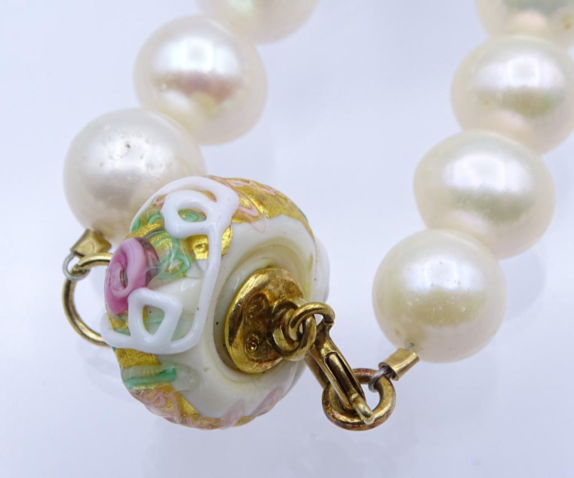 Breite Perlen Halskette Zuchtperlen? mit einer Magnetschließe,ca.L- 64cm, Perlen d- 9,8-12,7mm, - Bild 2 aus 6