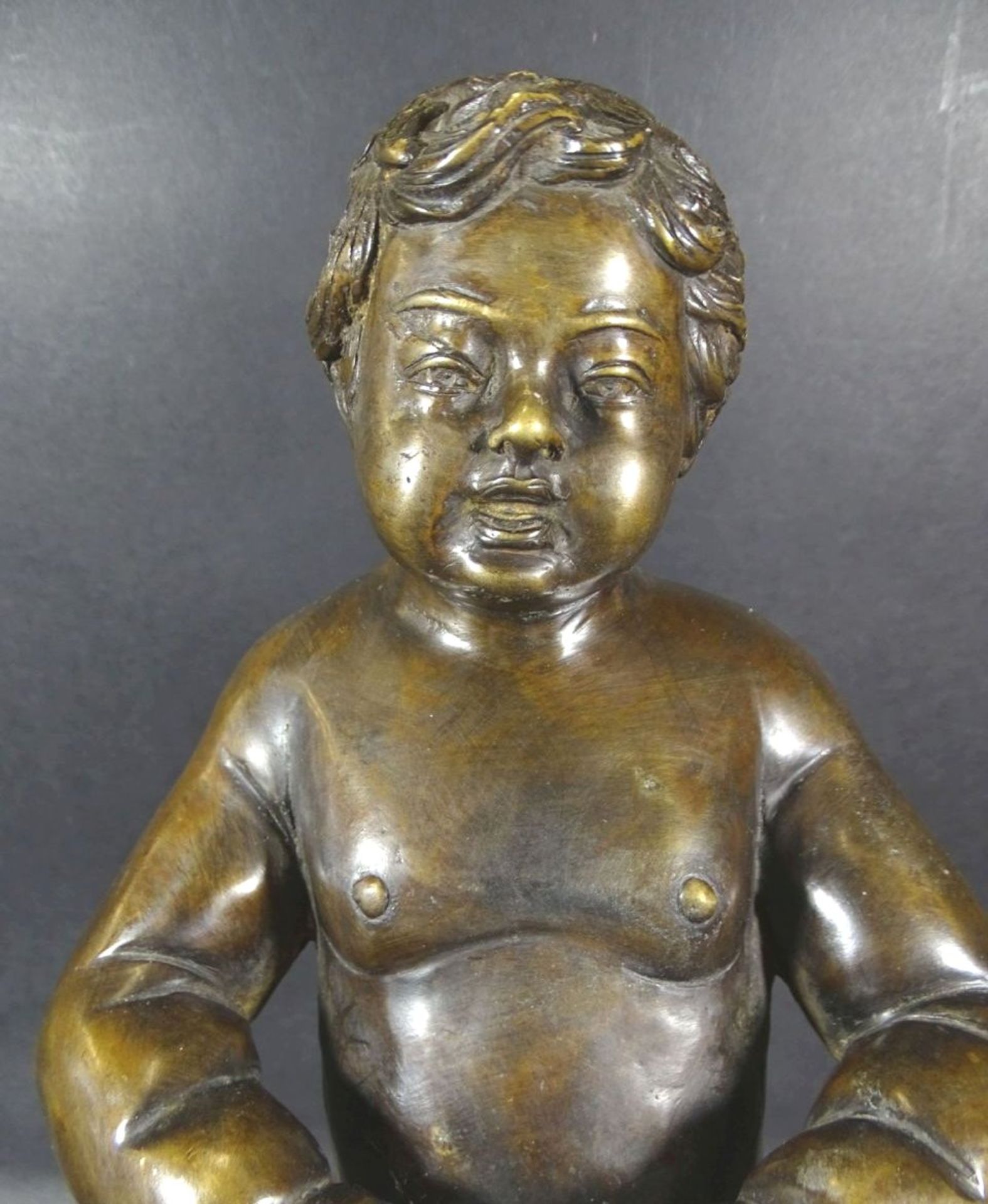 anonyme Bronze, Junge auf Fisch reitend, H-37 cm, 4,6 kg- - -22.61 % buyer's premium on the hammer - Bild 2 aus 7
