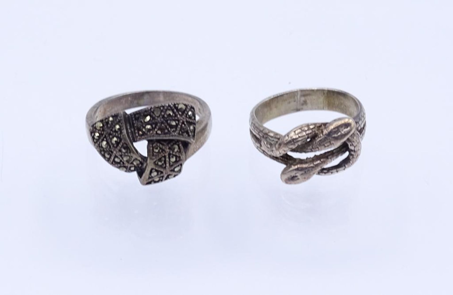 2 Ringe Silber 925/000 1x mit Markasiten, RG 56, 1x Darstellung von 2 Schlangen, RG 53, 9,3 g- - - - Bild 2 aus 3
