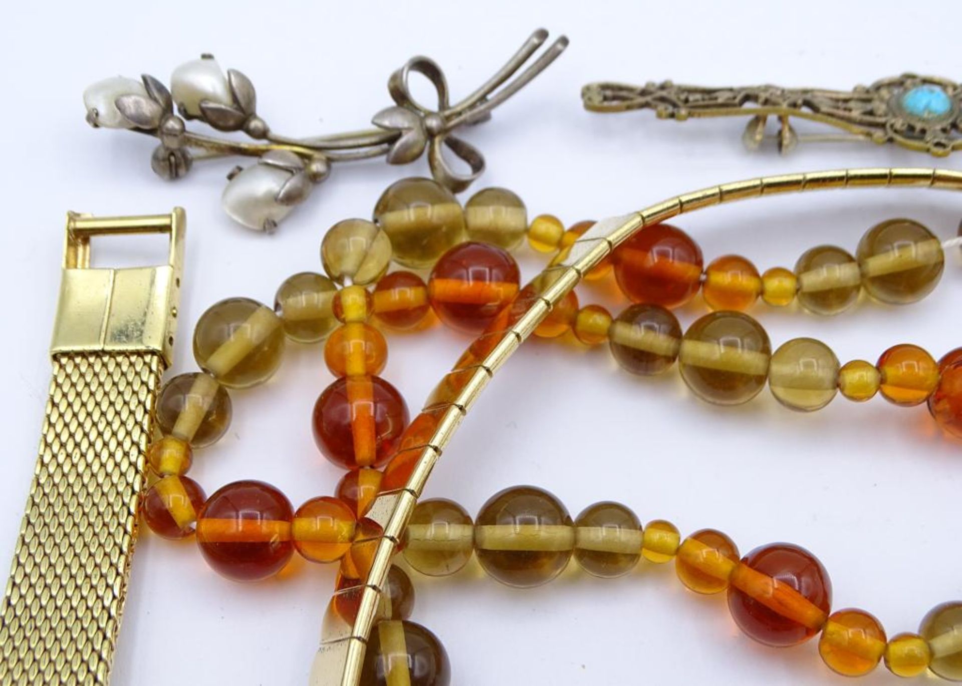 Konvolut div. Modeschmuck + zwei Armbanduhren und eine Silber Brosche mit Perlen,Dugena und Gama-( - Bild 10 aus 10