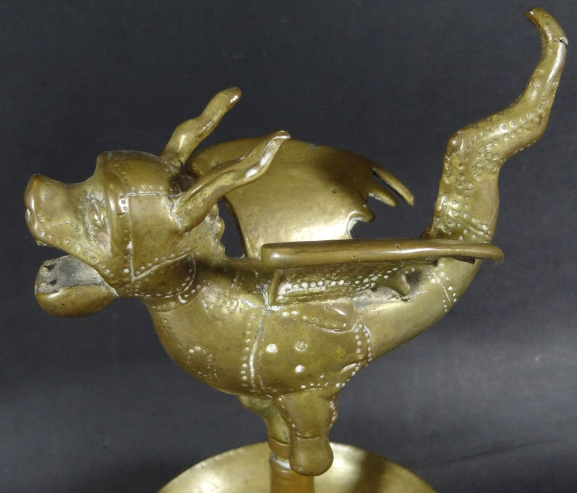 Bronze, Der Drachen von Gent, Schale mit Gravuren, H-22 cm, L-14 cm, wohl ehemals Öllampe, Mundstück - Bild 3 aus 7