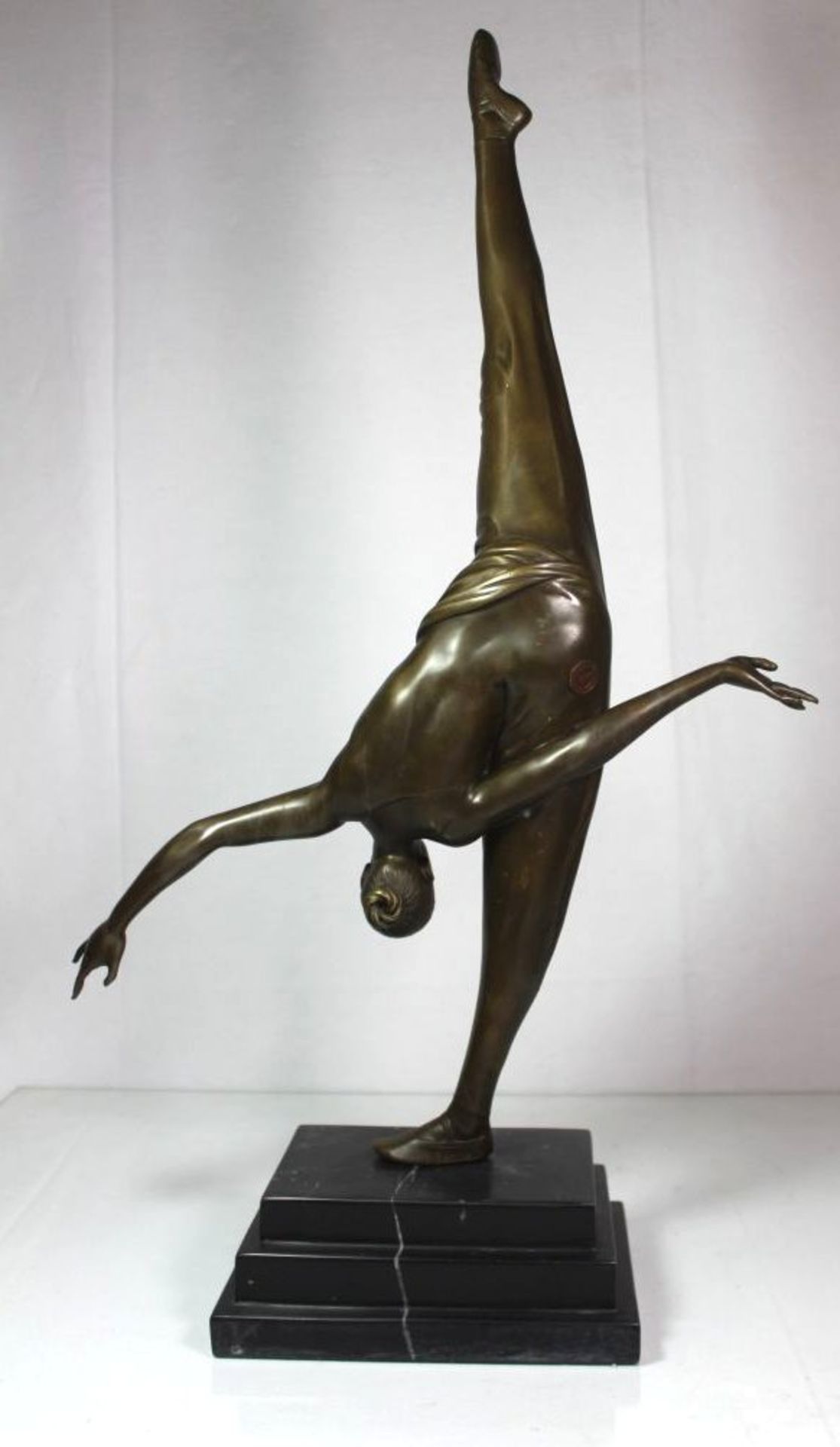 hohe Bronze-Tänzerin, signiert I.Bonheur, auf getreppten Sockel, Gießereimarke, 20. Jhdt., H-58cm - Bild 3 aus 5