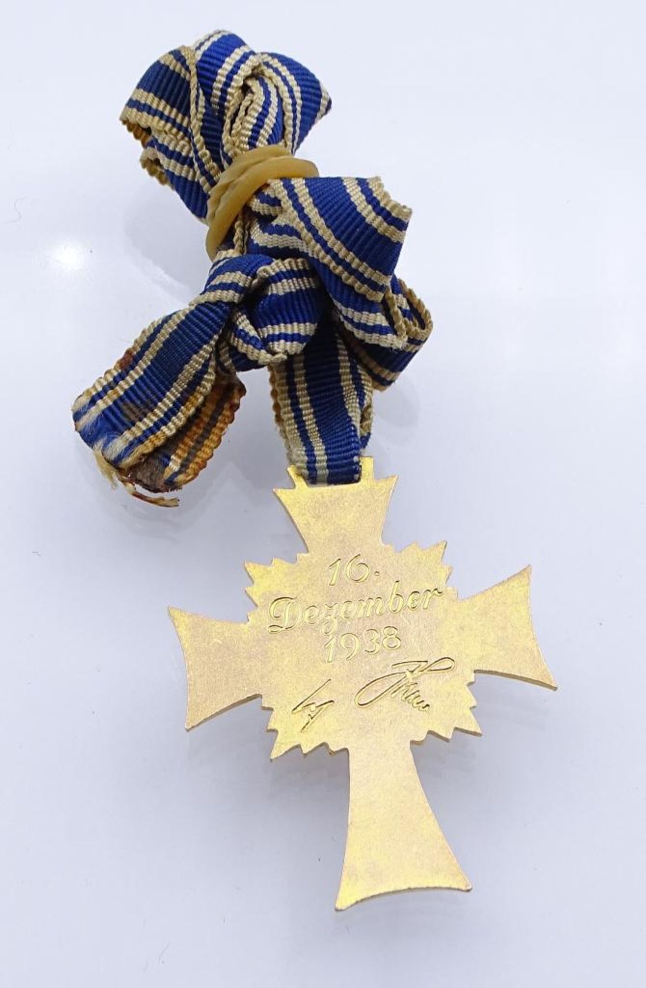 Mutterkreuz in Gold an Band, 16.Dezember 1938- - -22.61 % buyer's premium on the hammer priceVAT - Bild 2 aus 2