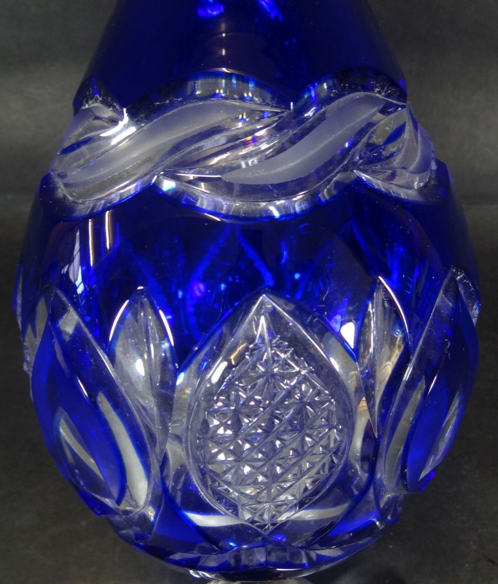 Kristall-Karaffe, blau überfangen und mit Schliff, wohl Nachtmann, H-32 c- - -22.61 % buyer's - Bild 4 aus 5