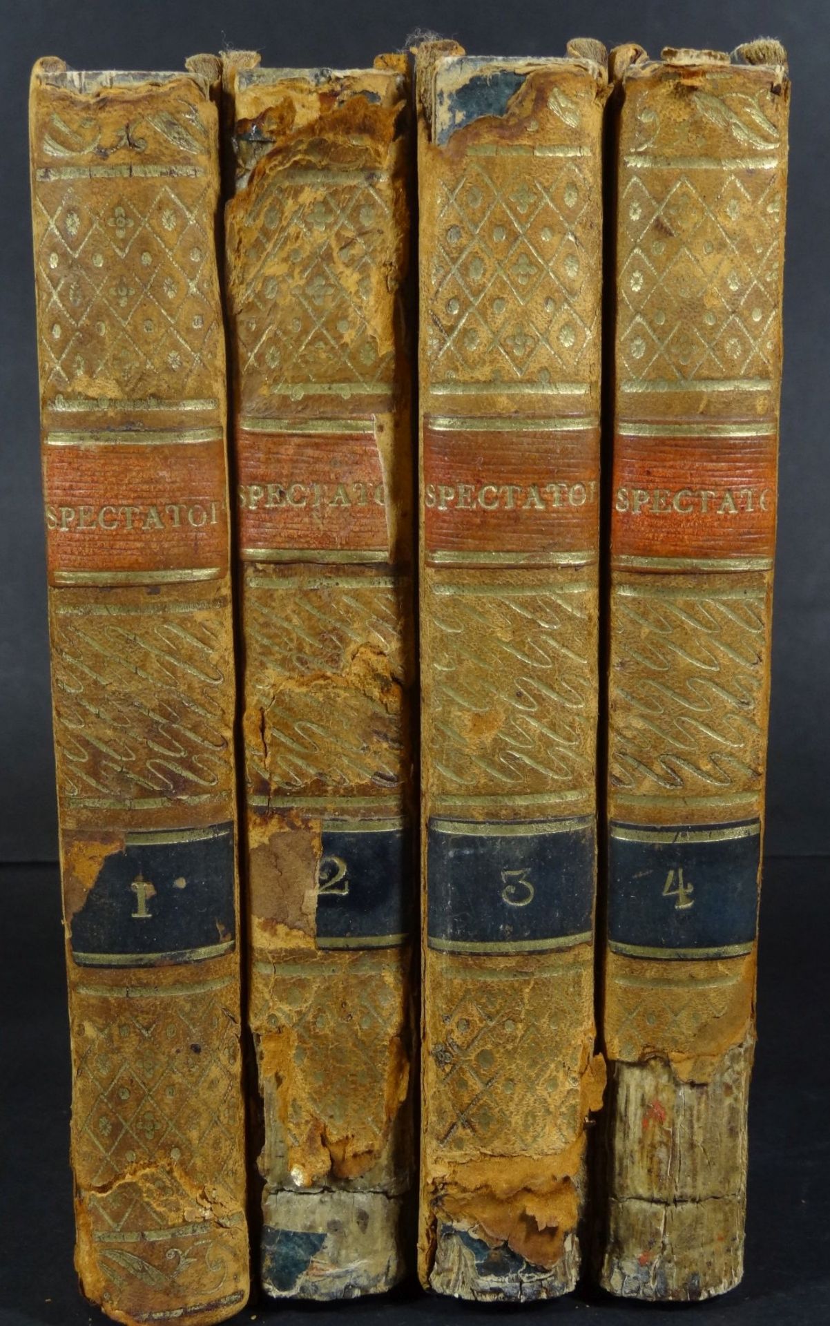 "The spectator", vier Bände 1776, Lederrücken, in englisch, 17x10- - -22.61 % buyer's premium on the
