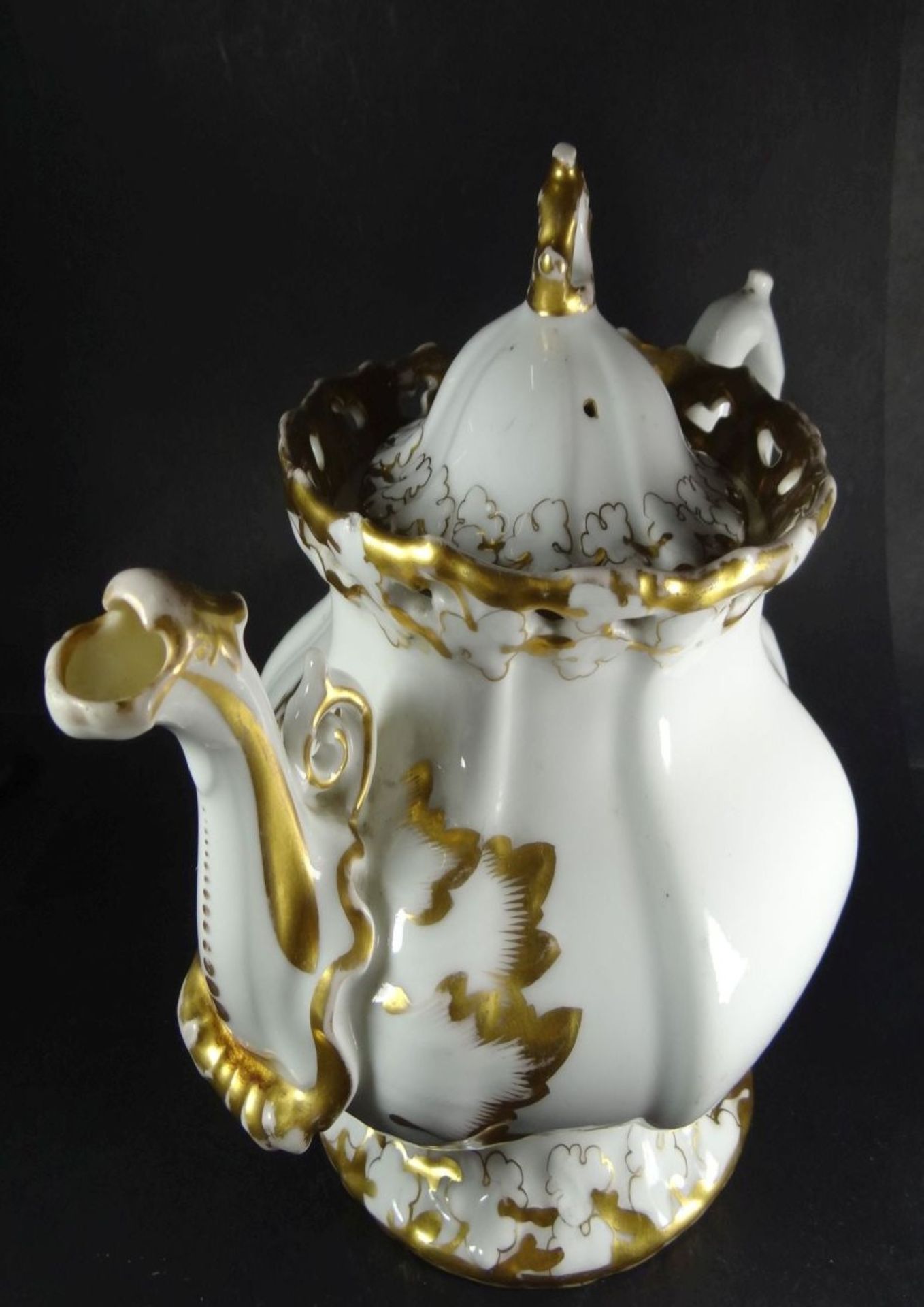 grosse Teekanne mit Goldstaffage um 1880, "TPM" Moabit,Gold etwas berieben, H-20 cm- - -22.61 % - Bild 2 aus 6