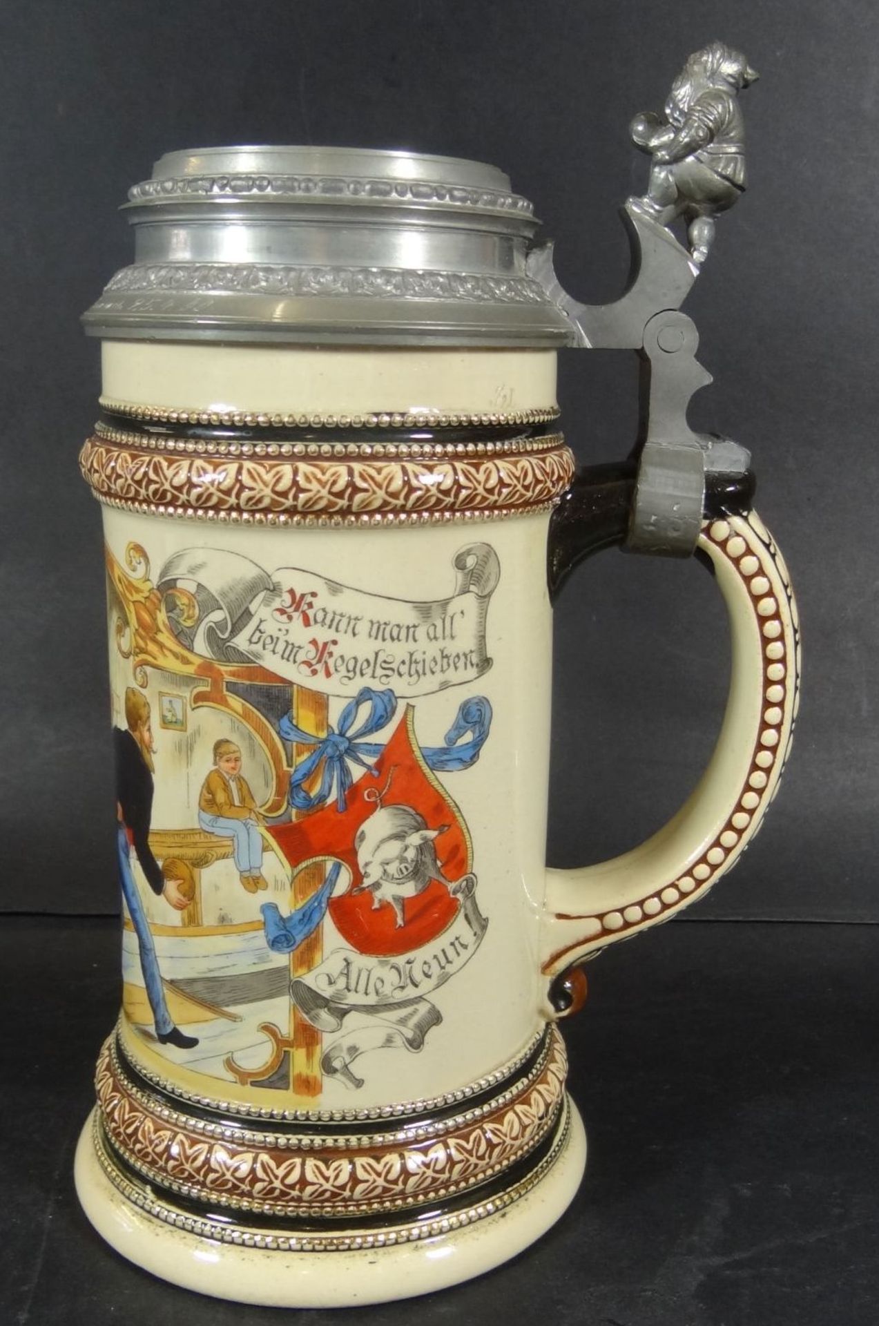 Keglerkrug um 1900 mit Zinndeckel, sammelwürdige Erhaltung, H-22 c- - -22.61 % buyer's premium on