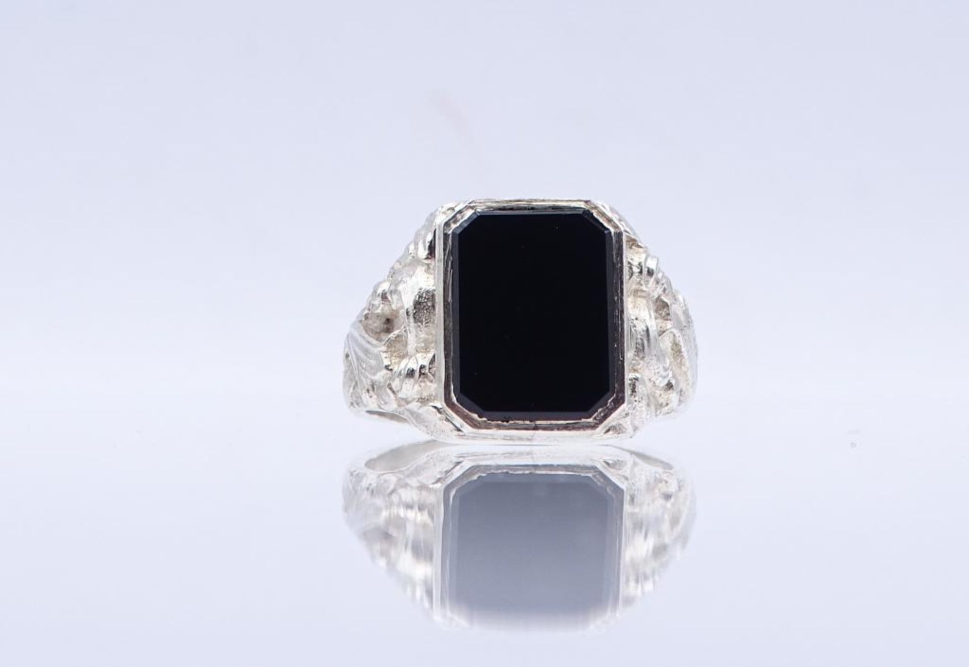 Onyx-Silber-Ring,Silber 835/000, 9,4gr., RG 62- - -22.61 % buyer's premium on the hammer priceVAT