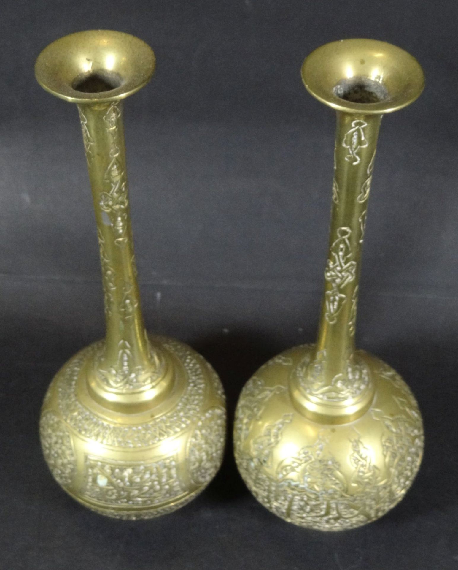 Paar Messing Vasen , Nordafrika, mit arab. Schriftzug, H-18 cm- - -22.61 % buyer's premium on the - Bild 3 aus 4