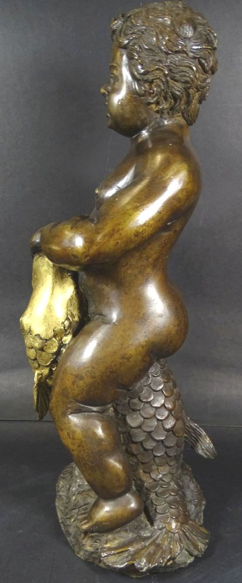 anonyme Bronze, Junge auf Fisch reitend, H-37 cm, 4,6 kg- - -22.61 % buyer's premium on the hammer - Bild 3 aus 7