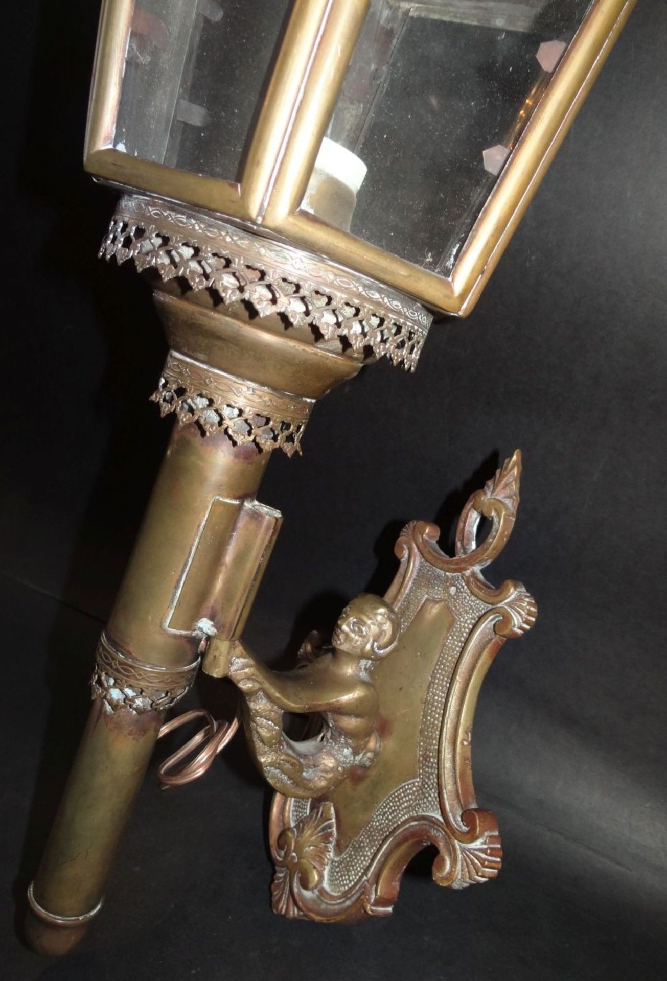 grosse Kutschenlampe mit Bronzeadler und figürlicher Halterung, H-66 cm, elektrifiziert, guter - Bild 6 aus 6