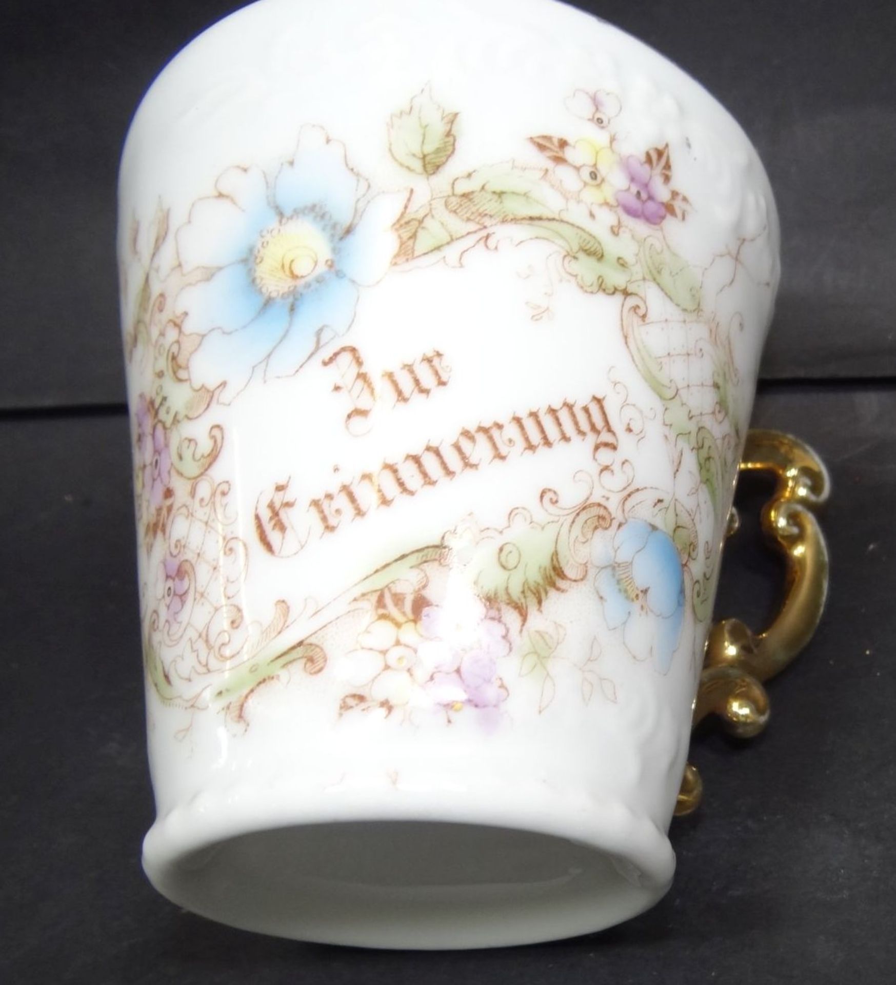 Barttasse "Zur Erinnerung" um 1900,- - -22.61 % buyer's premium on the hammer priceVAT margin - Bild 2 aus 5