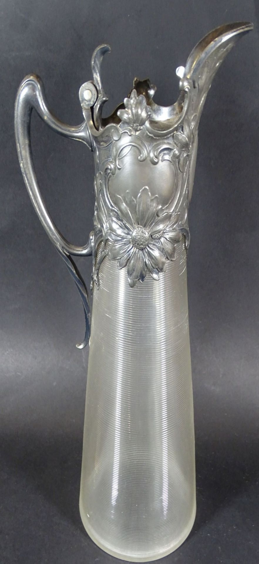 hoher Weinkrug "WMF B" um 1890, geriffeltes Glas mit Britannia Metall, gut erhalten, H-32,5 cm- - -