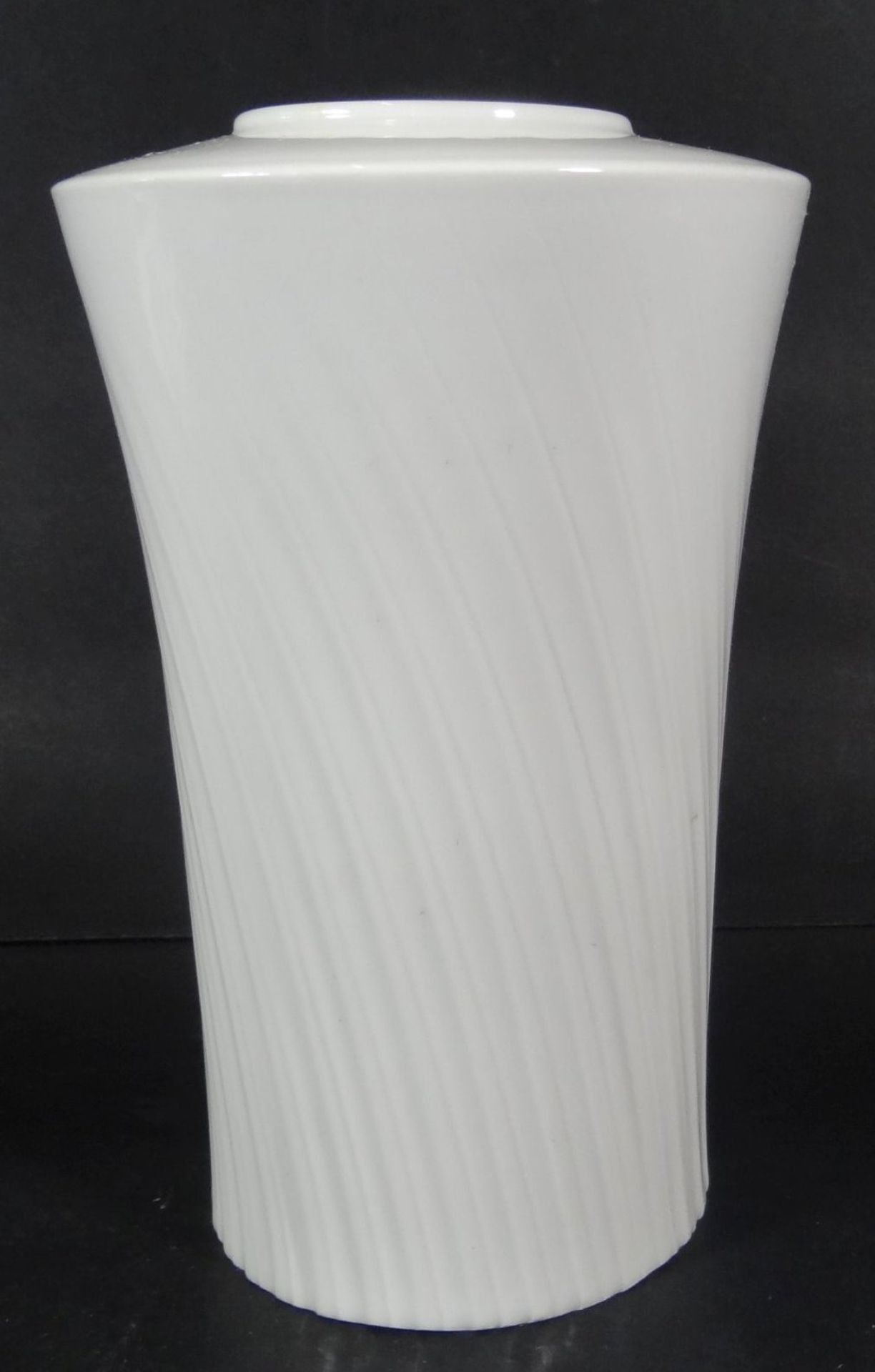 Vase "KPM" Berlin, Weissporzellan, H-15,5 cm- - -22.61 % buyer's premium on the hammer priceVAT