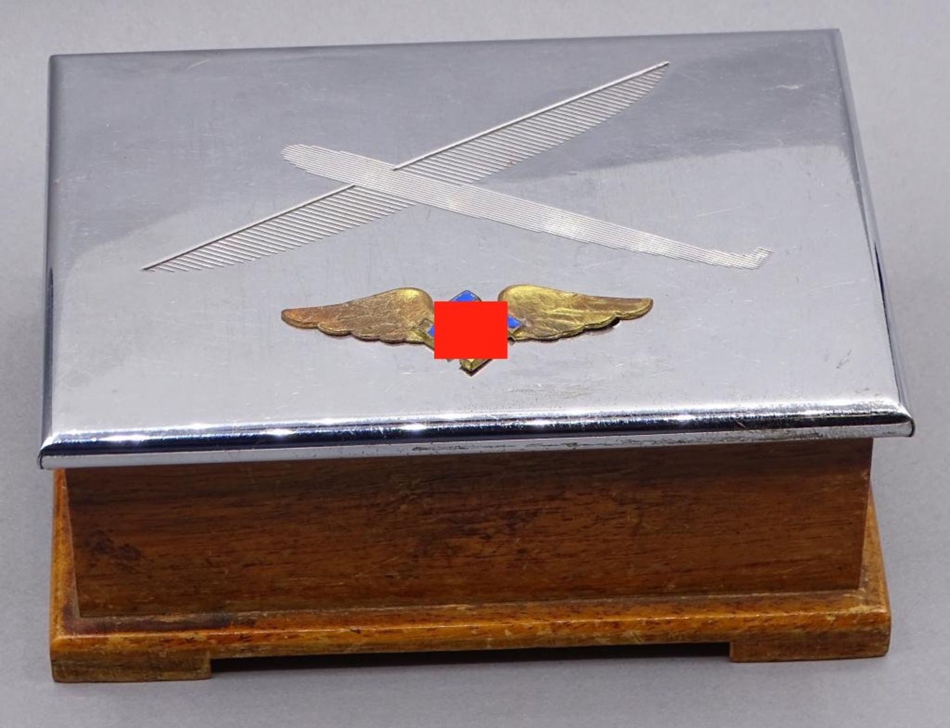 Deckeldose mit Fliegersymbol und Hoheitszeichen,versilbert,H- 5,0cm, 13x9,5cm- - -22.61 % buyer's