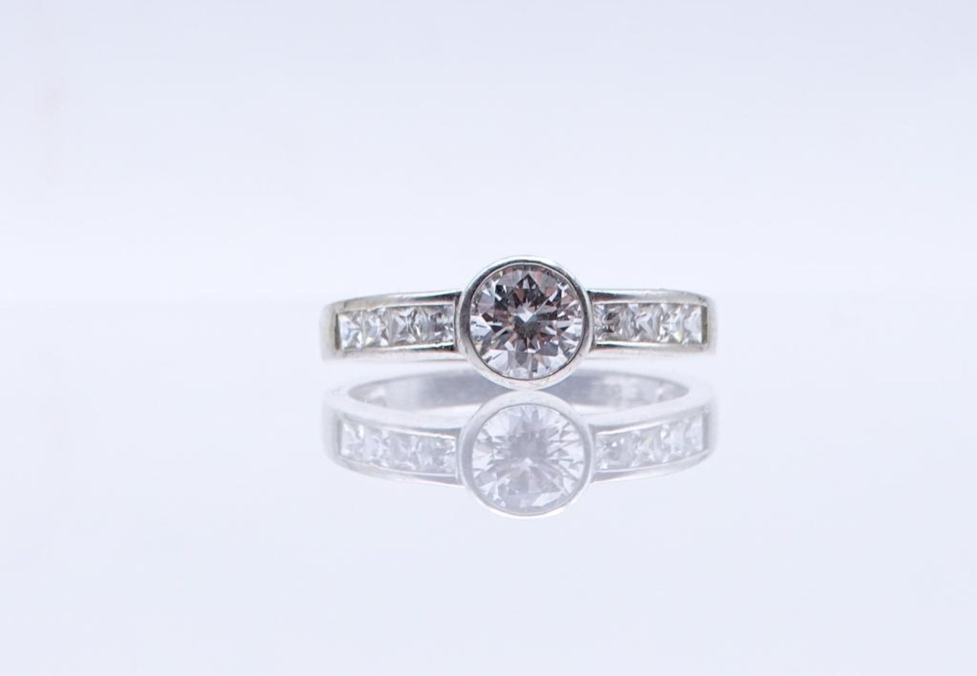 Silber Ring mit Zirkonia Besatz ,Silber 925/000, 4,10gr., RG 63- - -22.61 % buyer's premium on the
