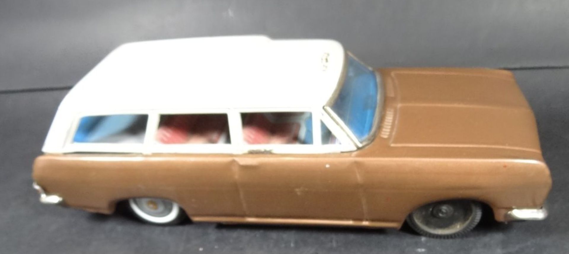 Blech Opel Rekord Kombi von "Bandai",Japan, bespielt, Radkappe fehlt, Friktion läuft, L-20,5 - Bild 2 aus 4